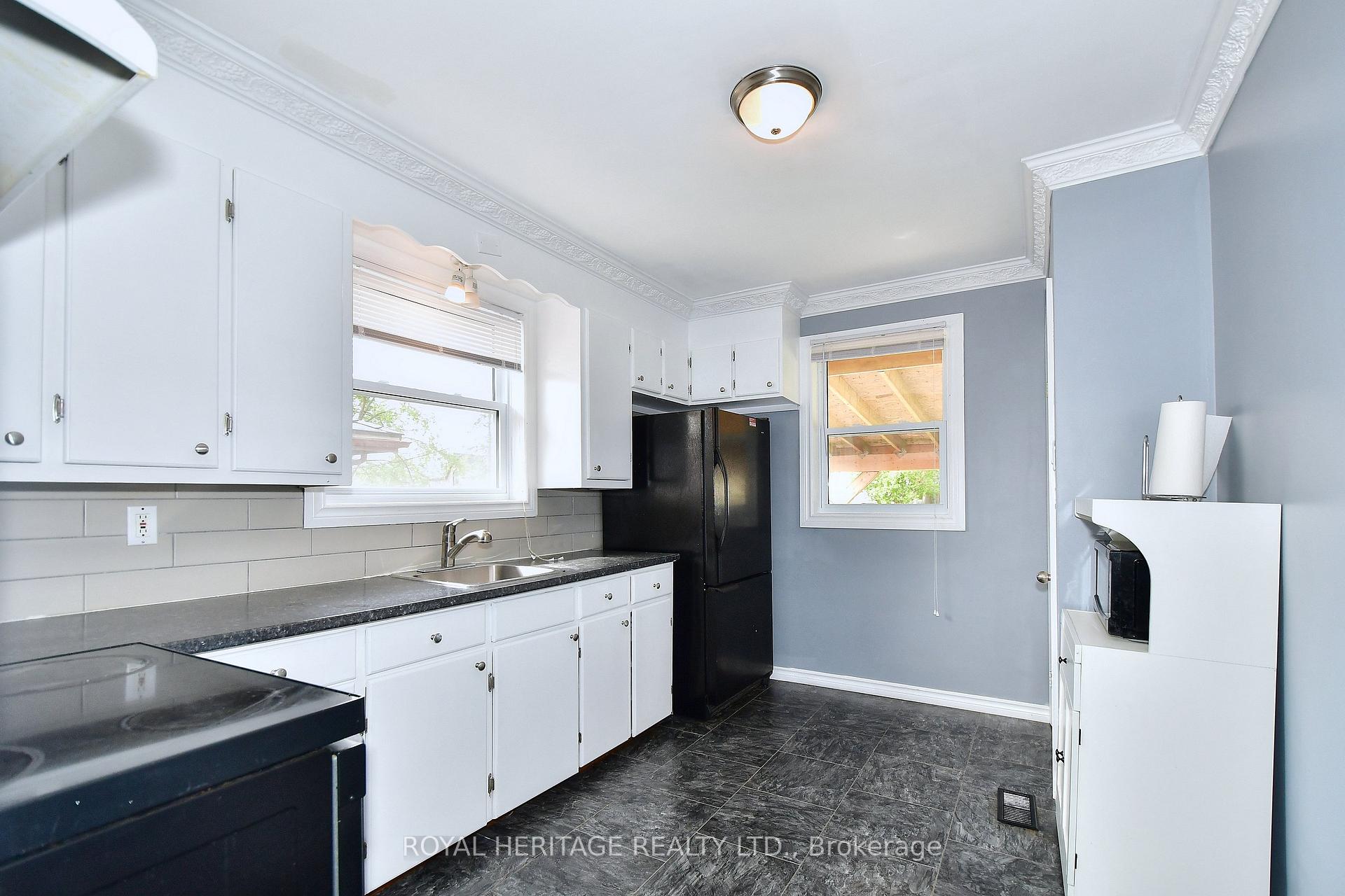 Photo 8 of 819 Brookdale Crescent, Peterborough, Northcrest Ward 5 — HOMEH