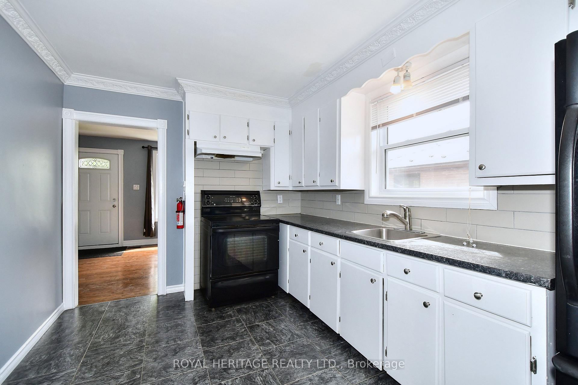 Photo 9 of 819 Brookdale Crescent, Peterborough, Northcrest Ward 5 — HOMEH