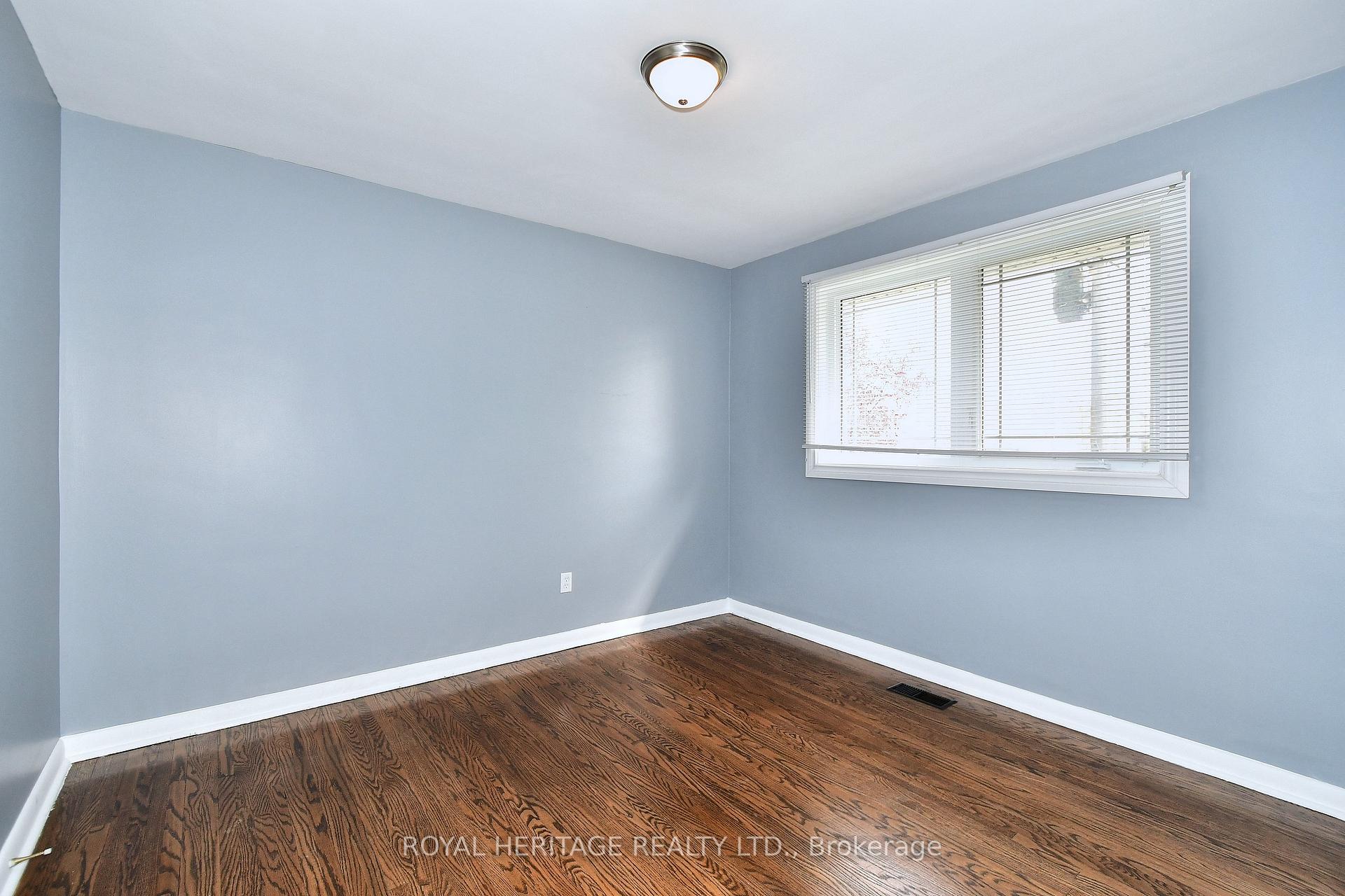 Photo 10 of 819 Brookdale Crescent, Peterborough, Northcrest Ward 5 — HOMEH