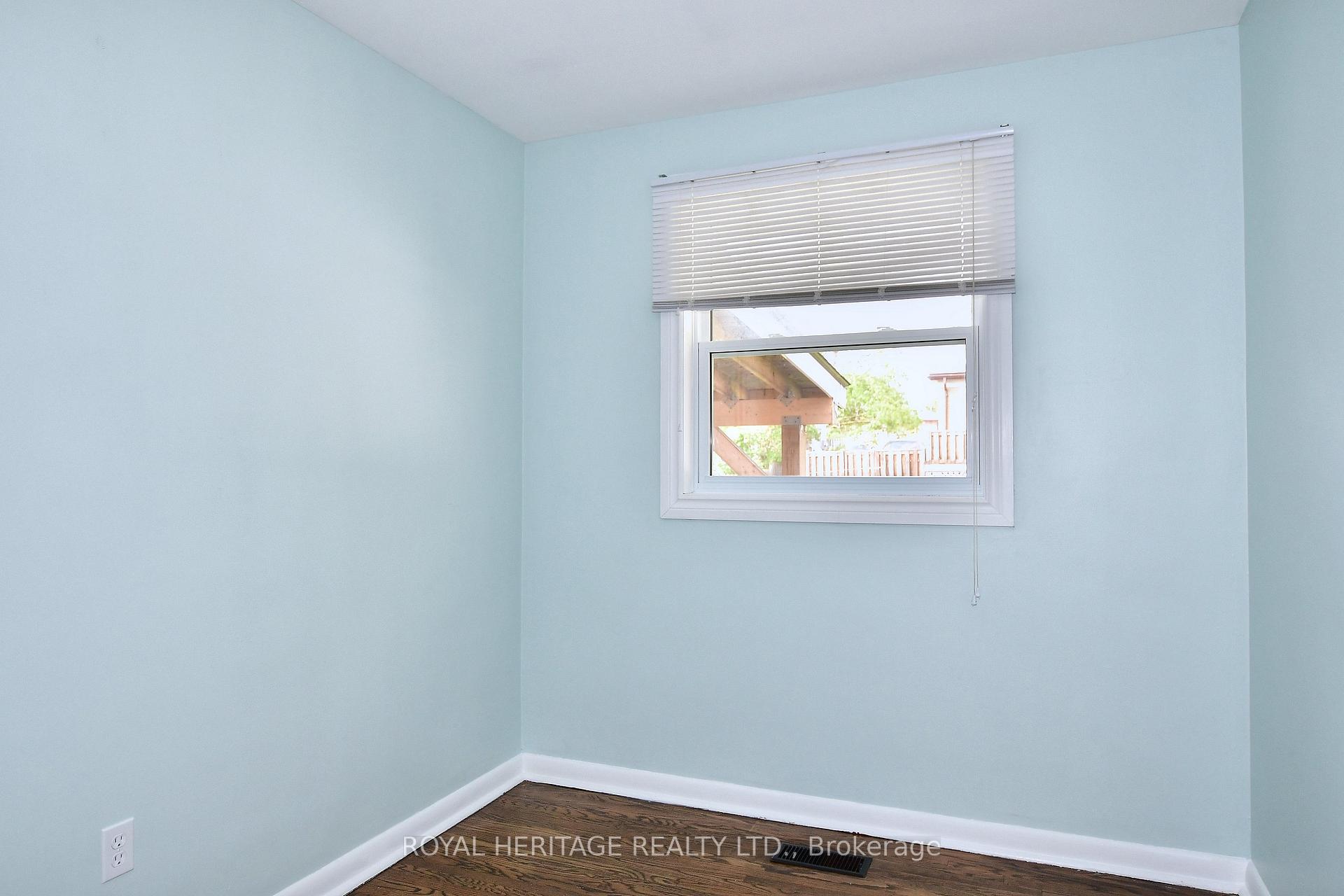 Photo 14 of 819 Brookdale Crescent, Peterborough, Northcrest Ward 5 — HOMEH