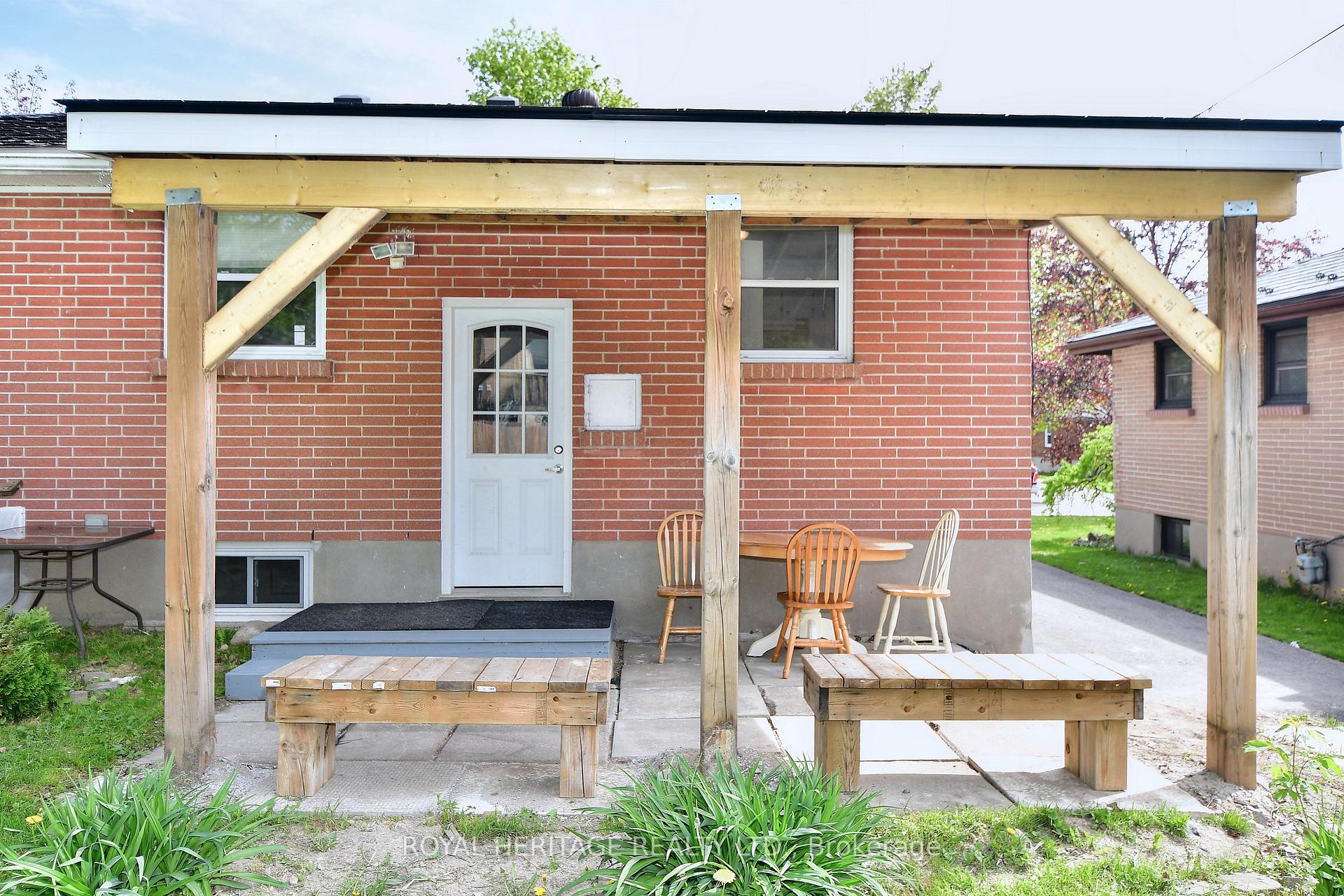 Photo 26 of 819 Brookdale Crescent, Peterborough, Northcrest Ward 5 — HOMEH