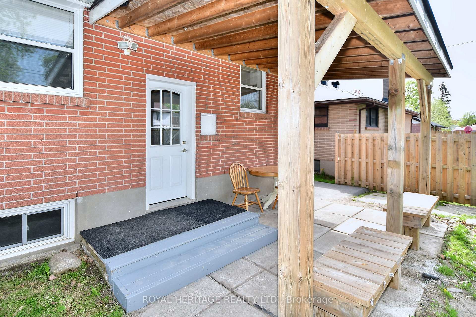 Photo 27 of 819 Brookdale Crescent, Peterborough, Northcrest Ward 5 — HOMEH