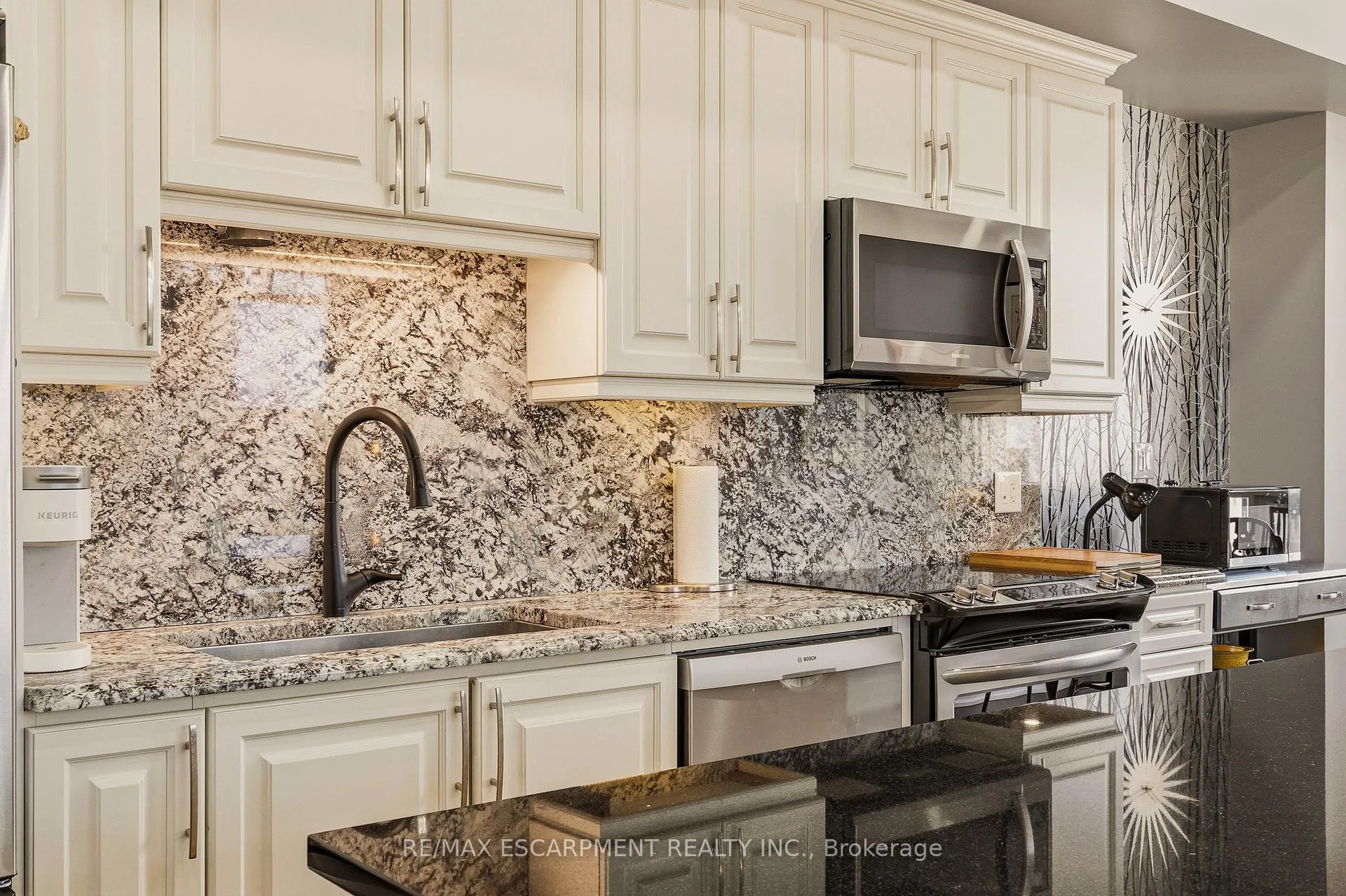 Photo 7 of Unit PH1, 90 Charlton Avenue W, Hamilton, Durand — HOMEH