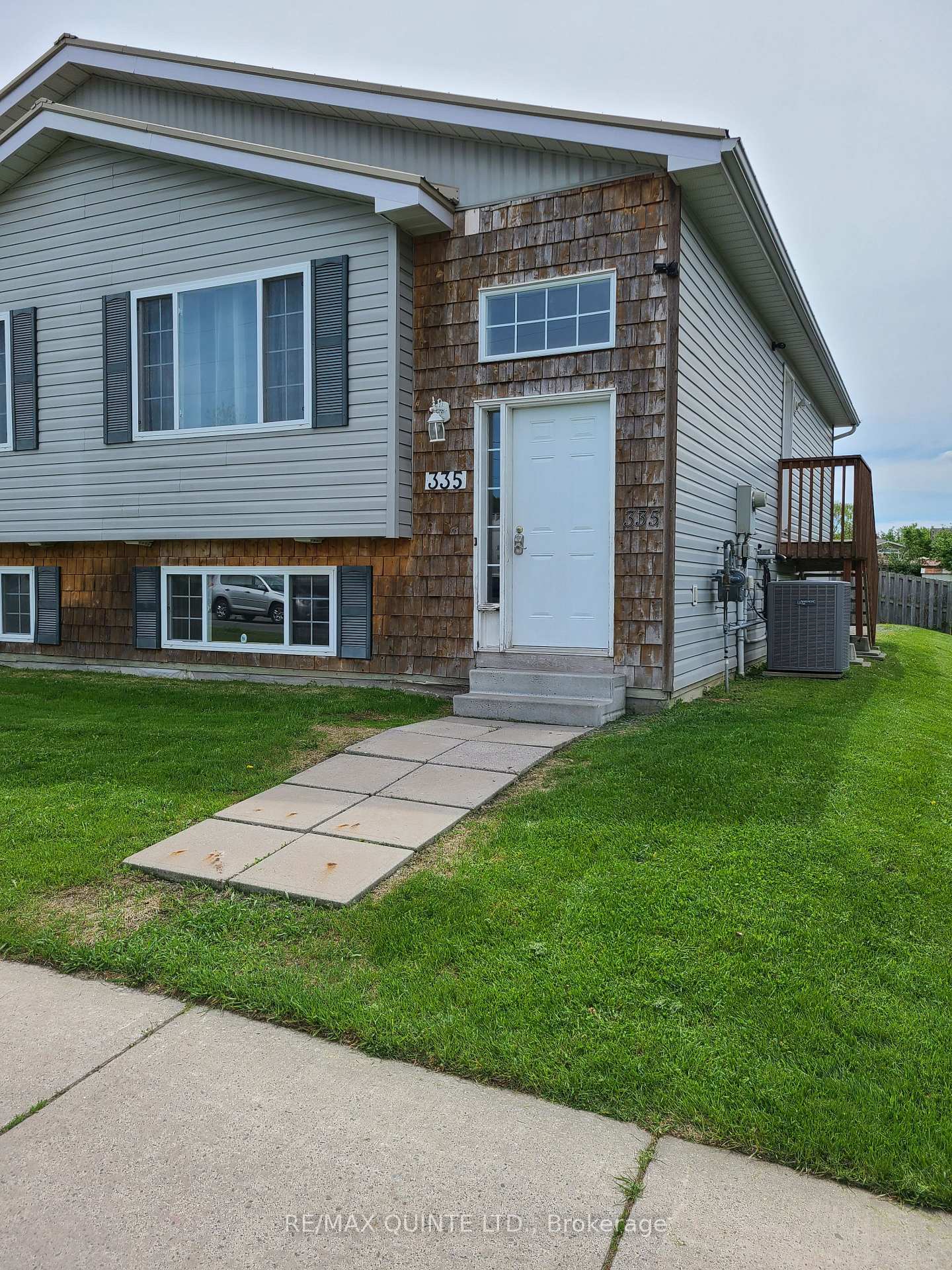 Front of 335 Moira Street W