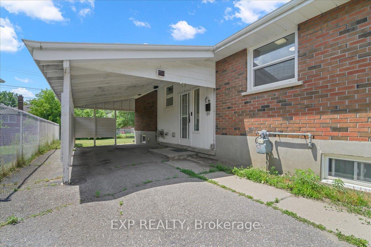 Photo 5 of 777 Barbara Crescent, Peterborough, Otonabee Ward 1 — HOMEH