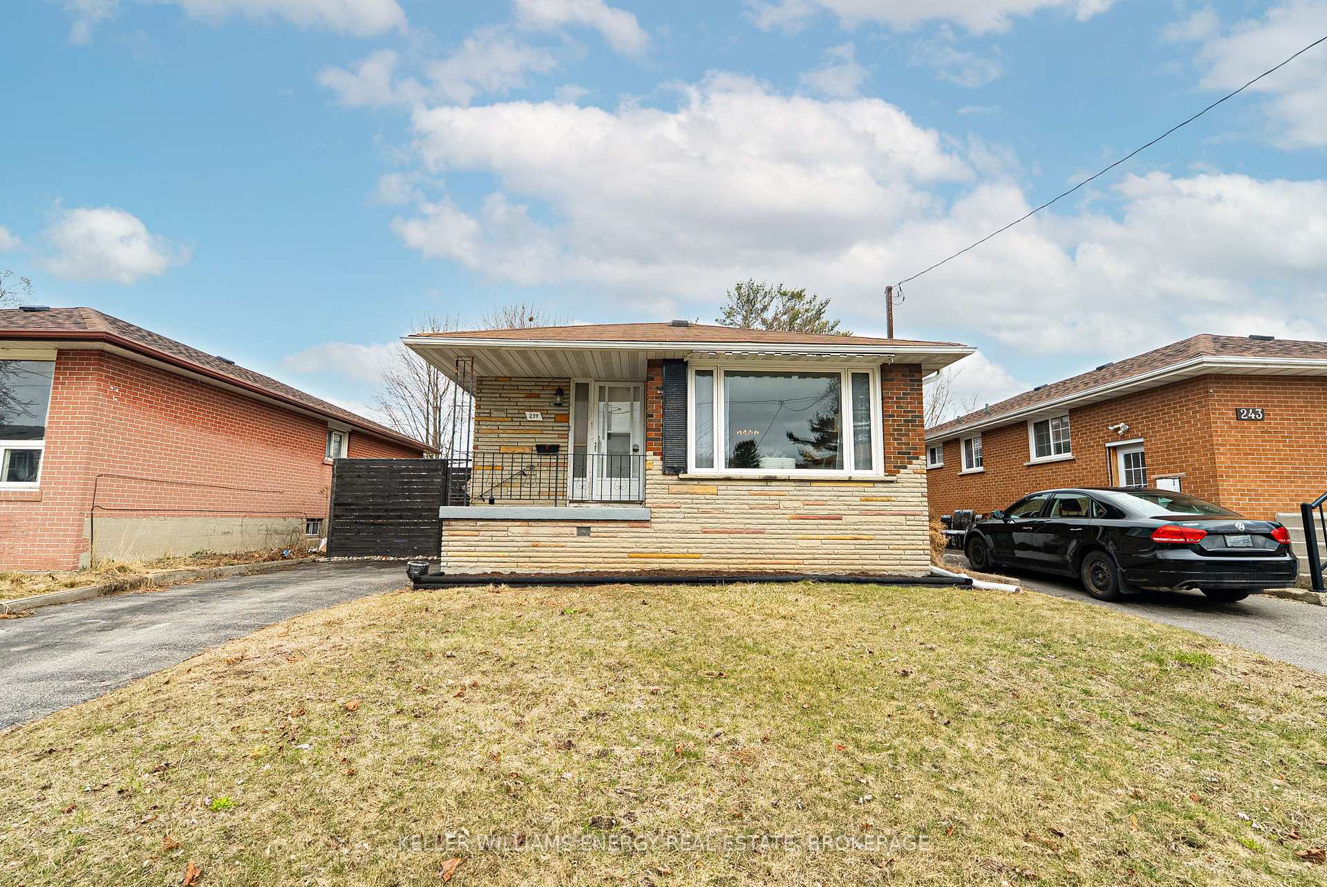 Front of 239 Waverly Street S