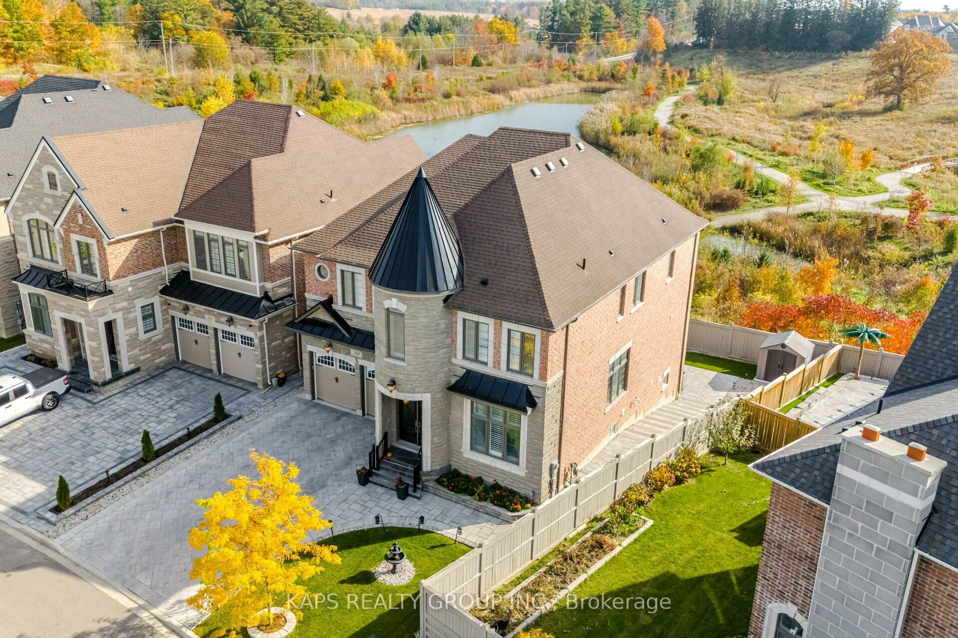 Photo 2 of 208 Faust Ridge, Vaughan, Kleinburg — HOMEH