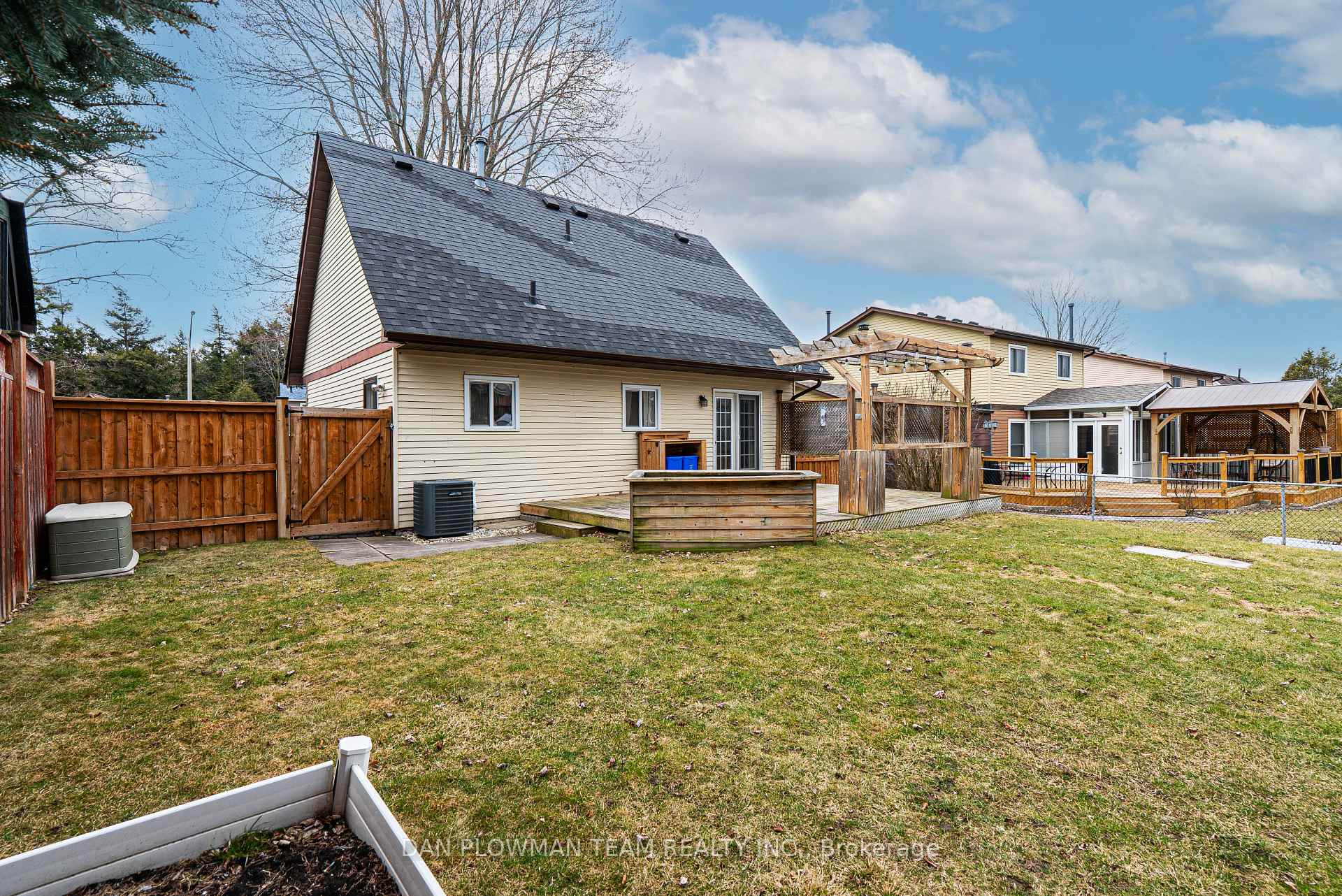 Photo 34 of 393 Dickens Drive, Oshawa, Eastdale — HOMEH