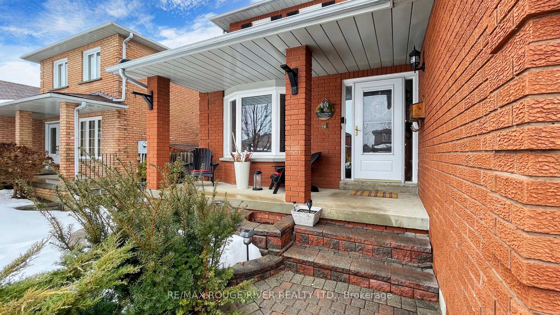 Photo 3 of 39 Falstaff Crescent, Whitby, Rolling Acres — HOMEH