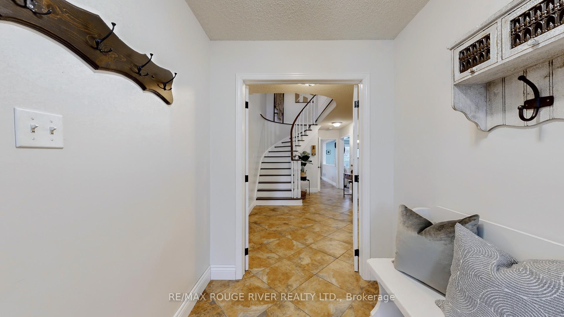 Photo 4 of 39 Falstaff Crescent, Whitby, Rolling Acres — HOMEH