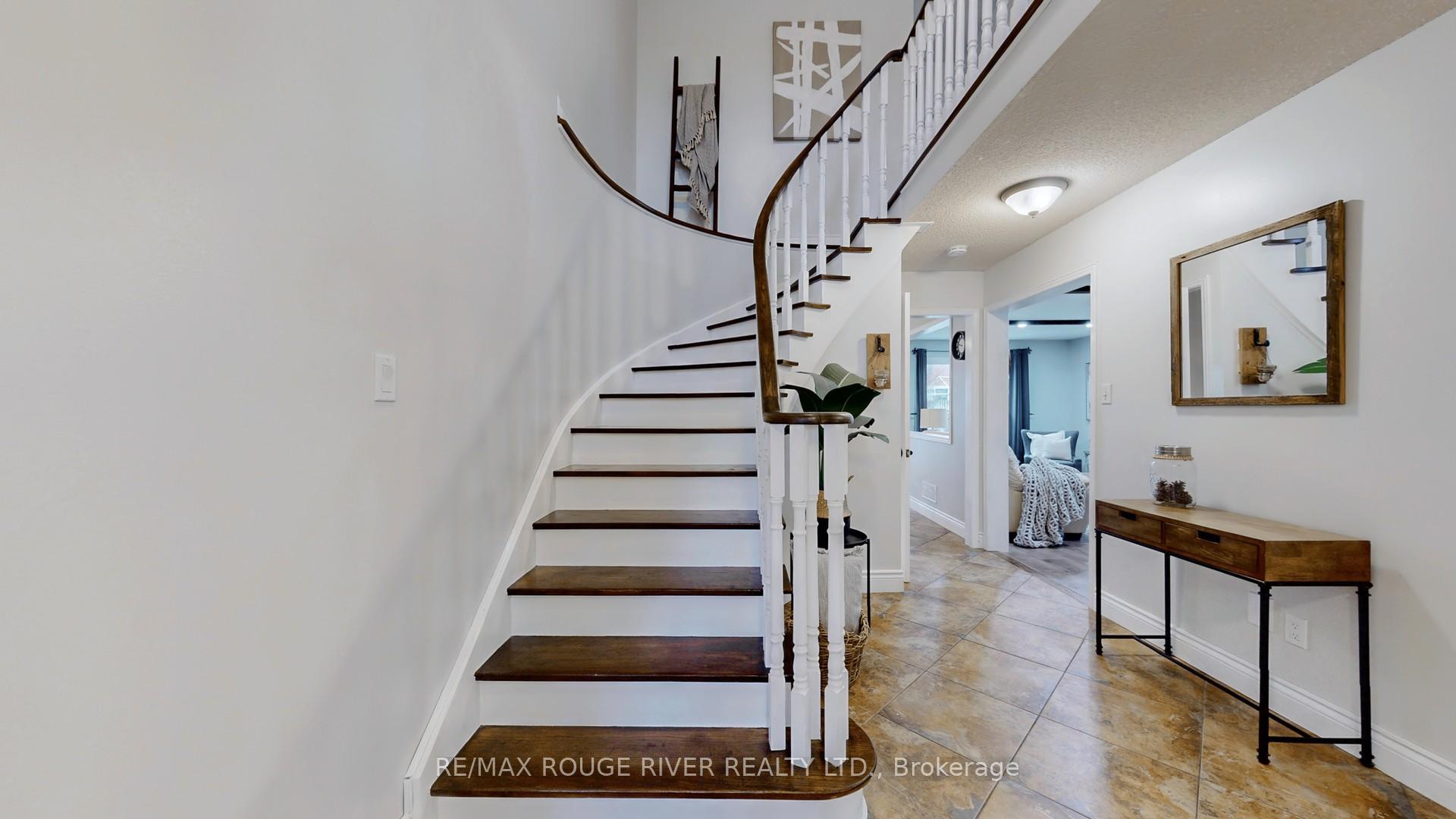 Photo 5 of 39 Falstaff Crescent, Whitby, Rolling Acres — HOMEH