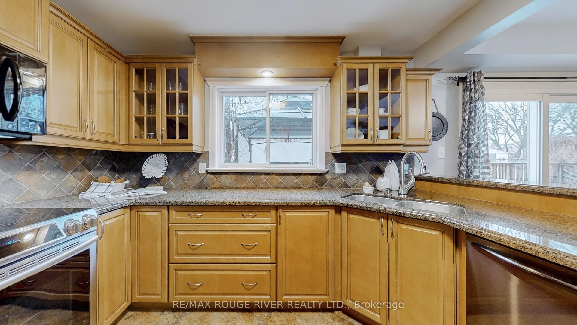 Photo 14 of 39 Falstaff Crescent, Whitby, Rolling Acres — HOMEH