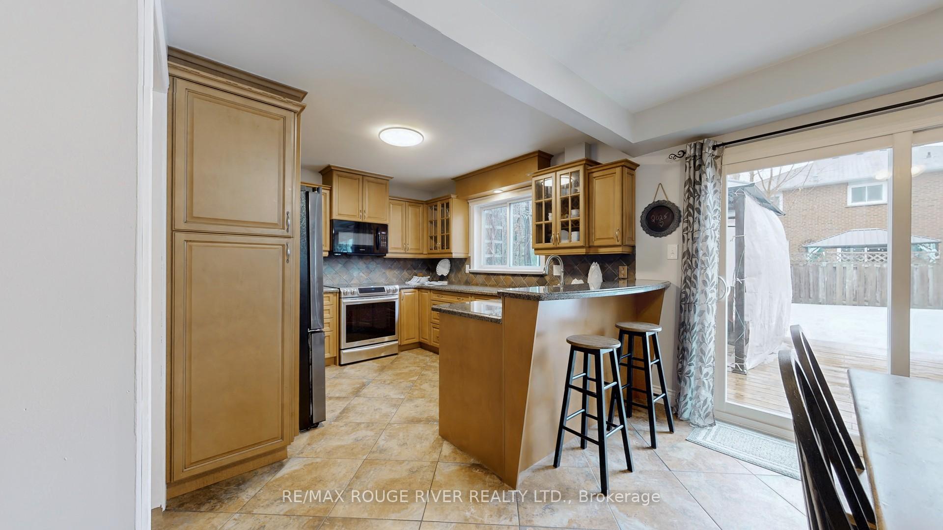 Photo 15 of 39 Falstaff Crescent, Whitby, Rolling Acres — HOMEH