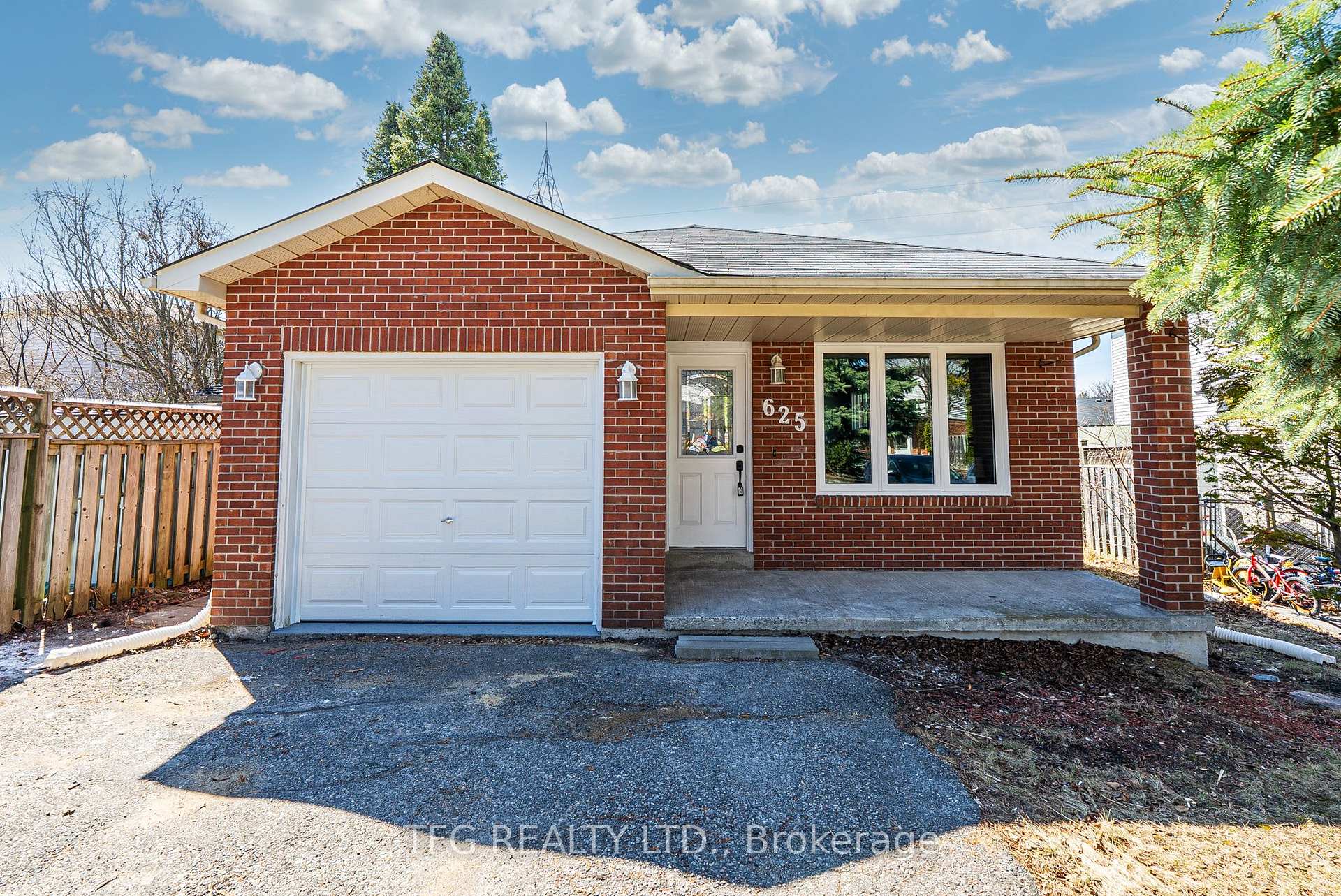 Front of 625 Pondtail Court