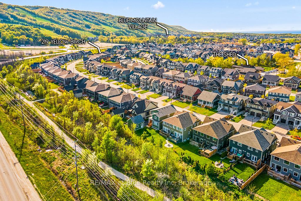 Photo 3 of 219 Yellow Birch Crescent, Blue Mountains — HOMEH