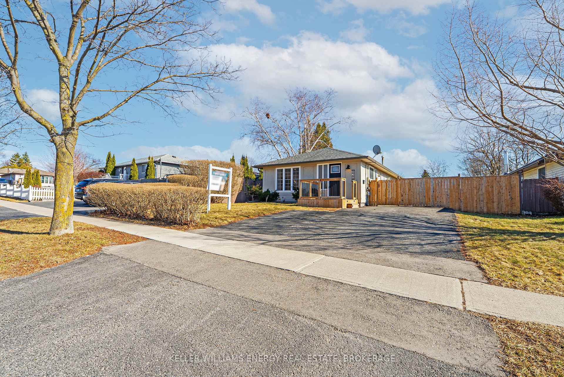 Photo 5 of 820 Grandview Drive, Oshawa, Donevan — HOMEH