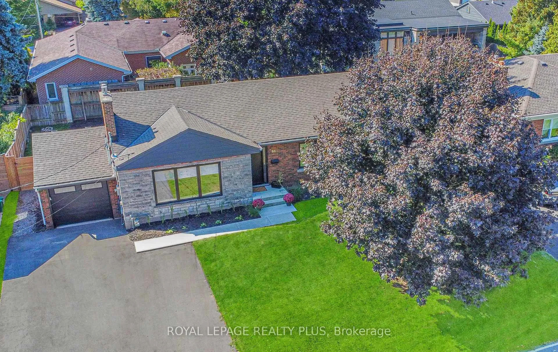 Front of 884 Eagle Drive