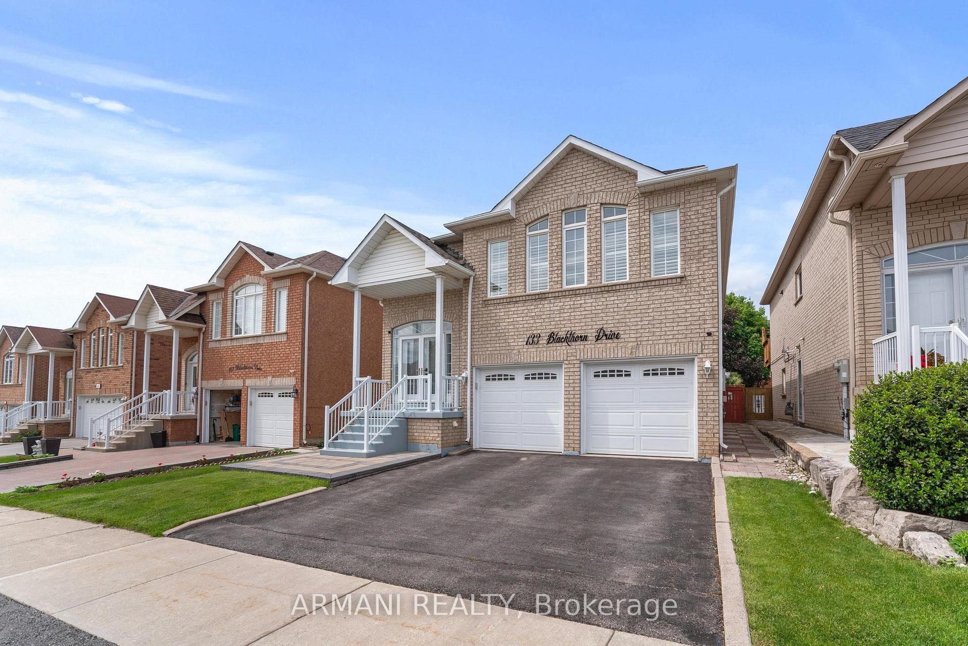 Photo 2 of 133 Blackthorn Drive, Vaughan, Maple — HOMEH