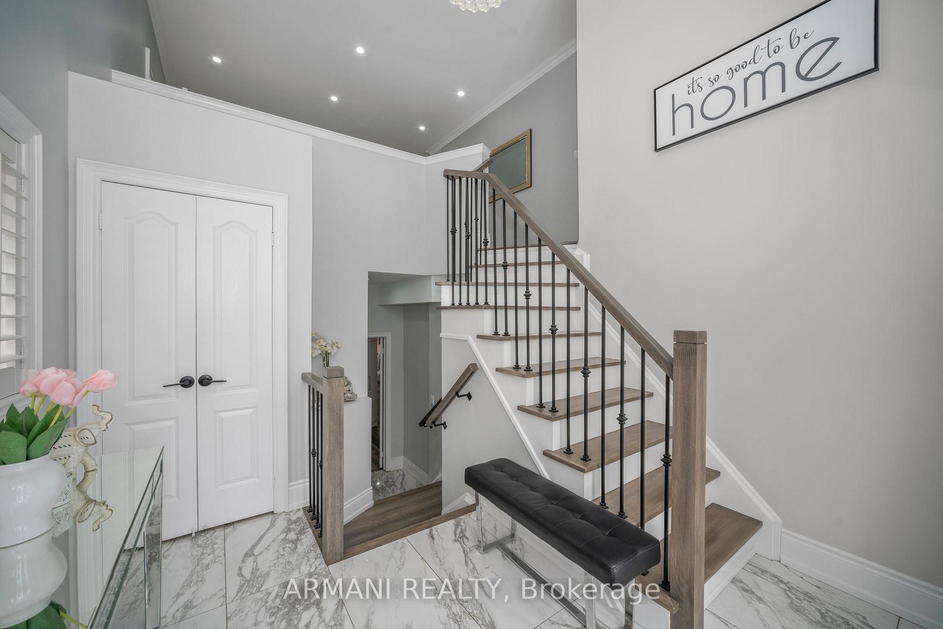 Photo 4 of 133 Blackthorn Drive, Vaughan, Maple — HOMEH