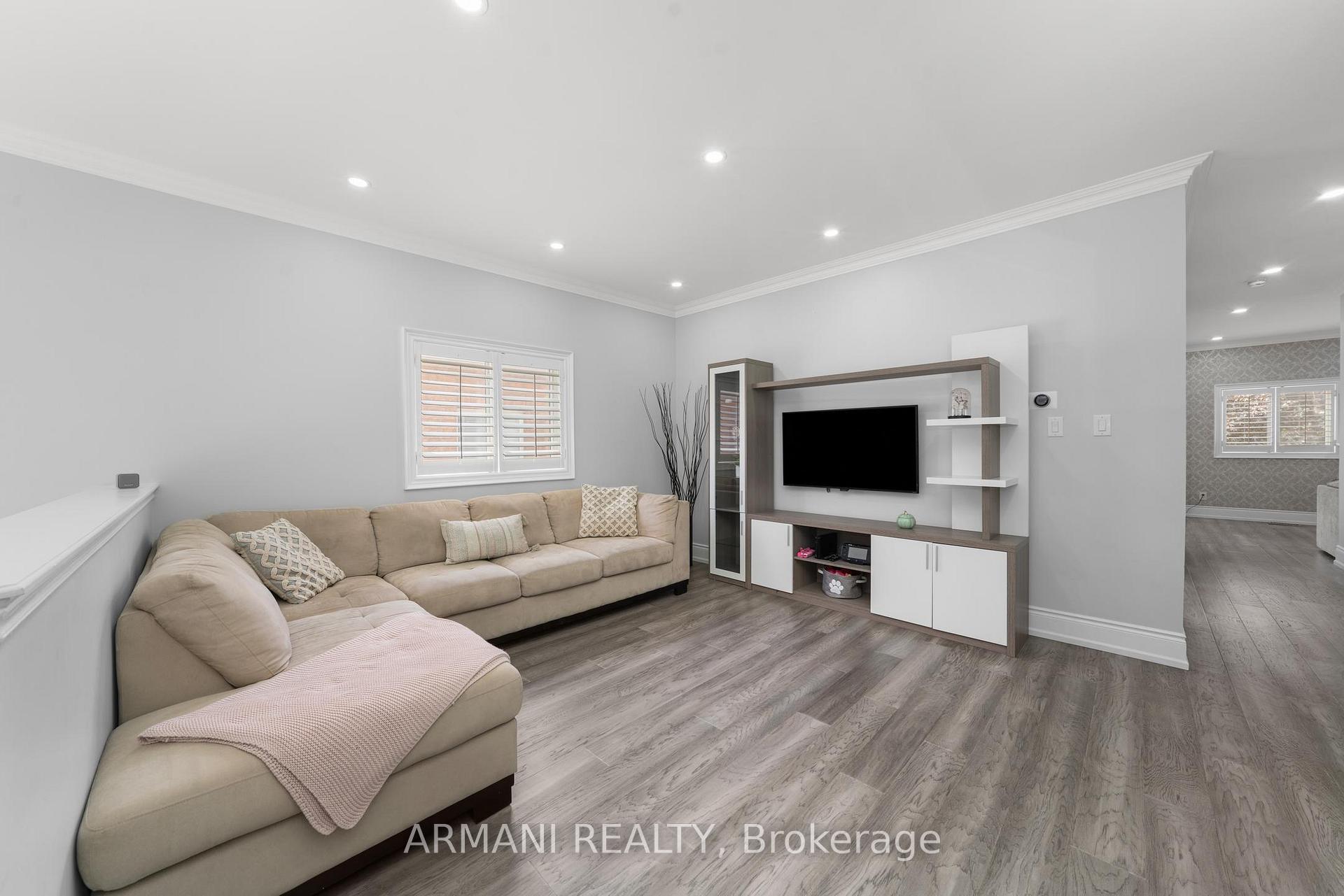 Photo 7 of 133 Blackthorn Drive, Vaughan, Maple — HOMEH