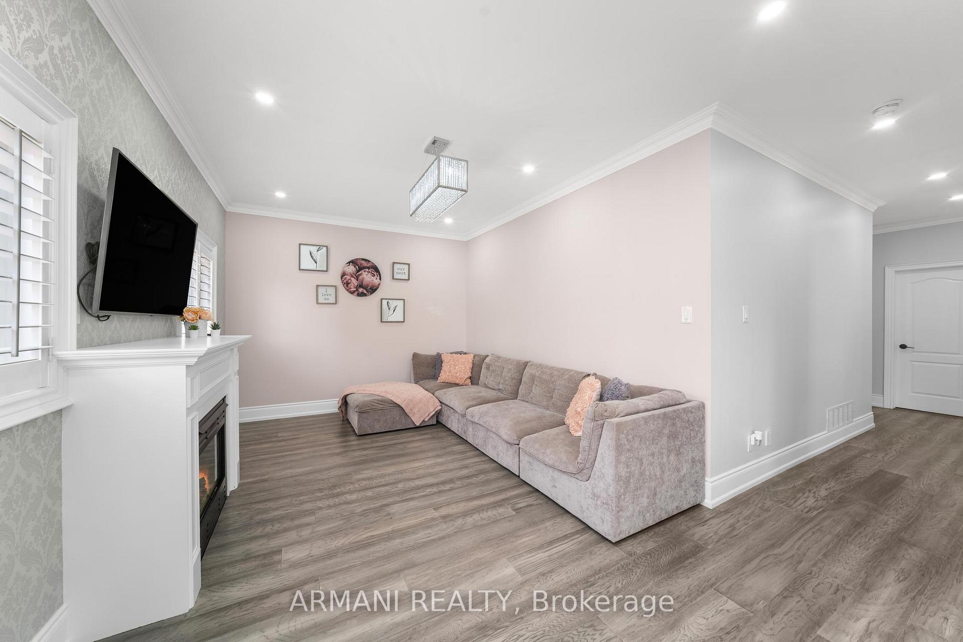 Photo 8 of 133 Blackthorn Drive, Vaughan, Maple — HOMEH