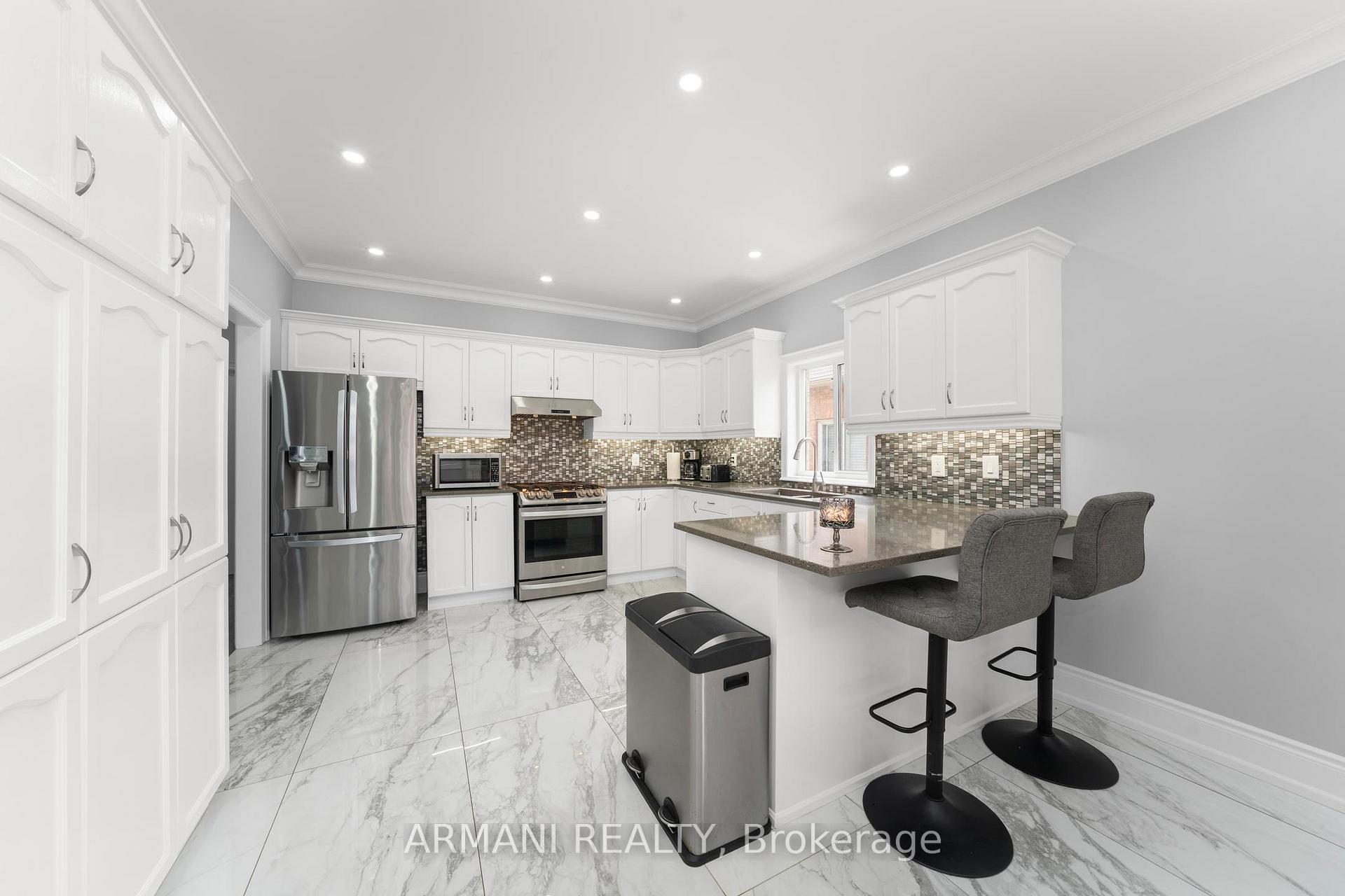 Photo 16 of 133 Blackthorn Drive, Vaughan, Maple — HOMEH