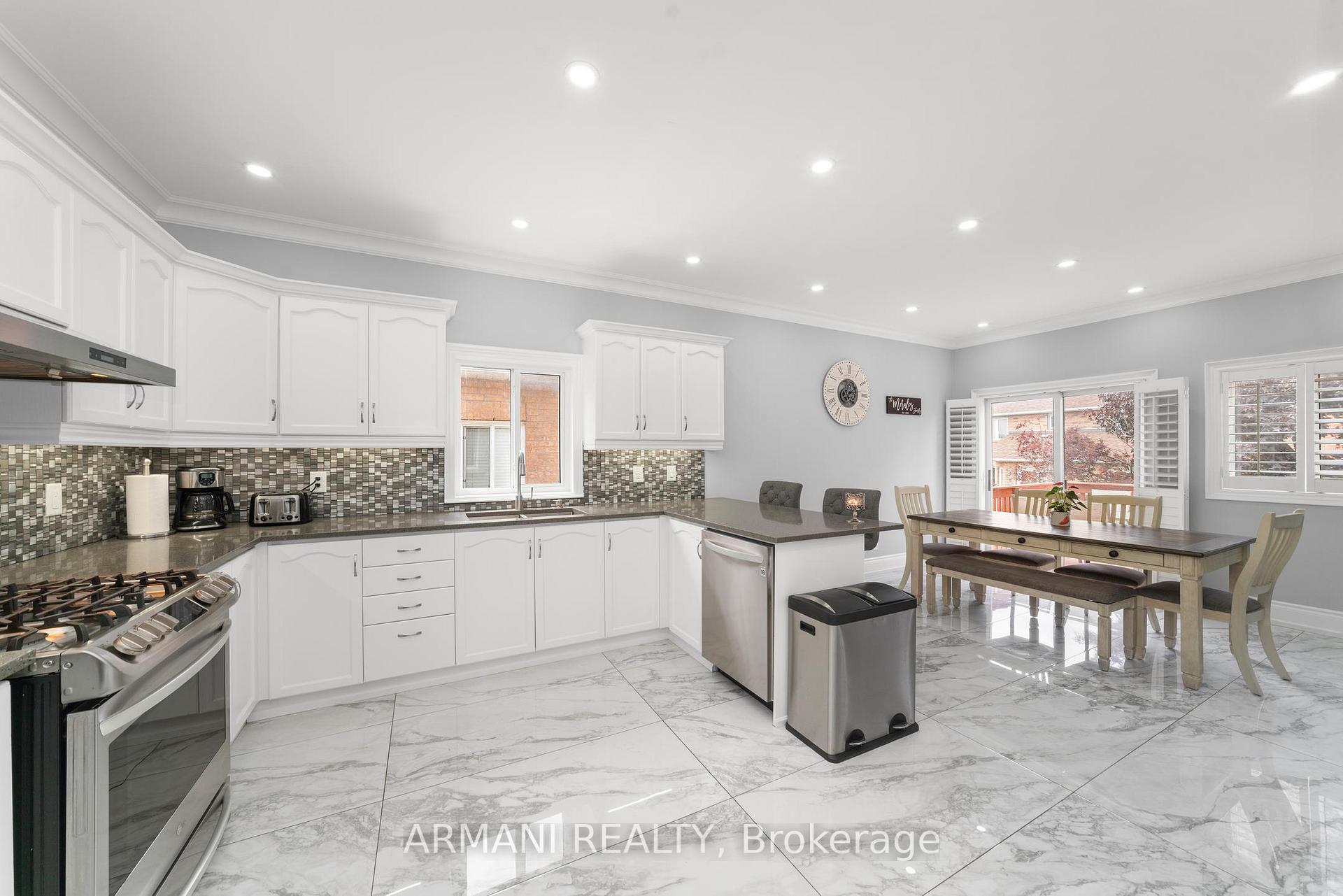 Photo 17 of 133 Blackthorn Drive, Vaughan, Maple — HOMEH