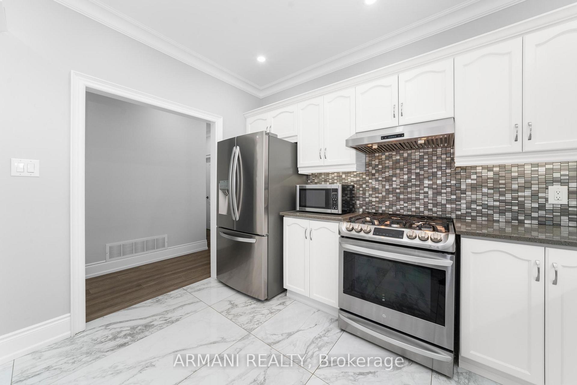 Photo 18 of 133 Blackthorn Drive, Vaughan, Maple — HOMEH