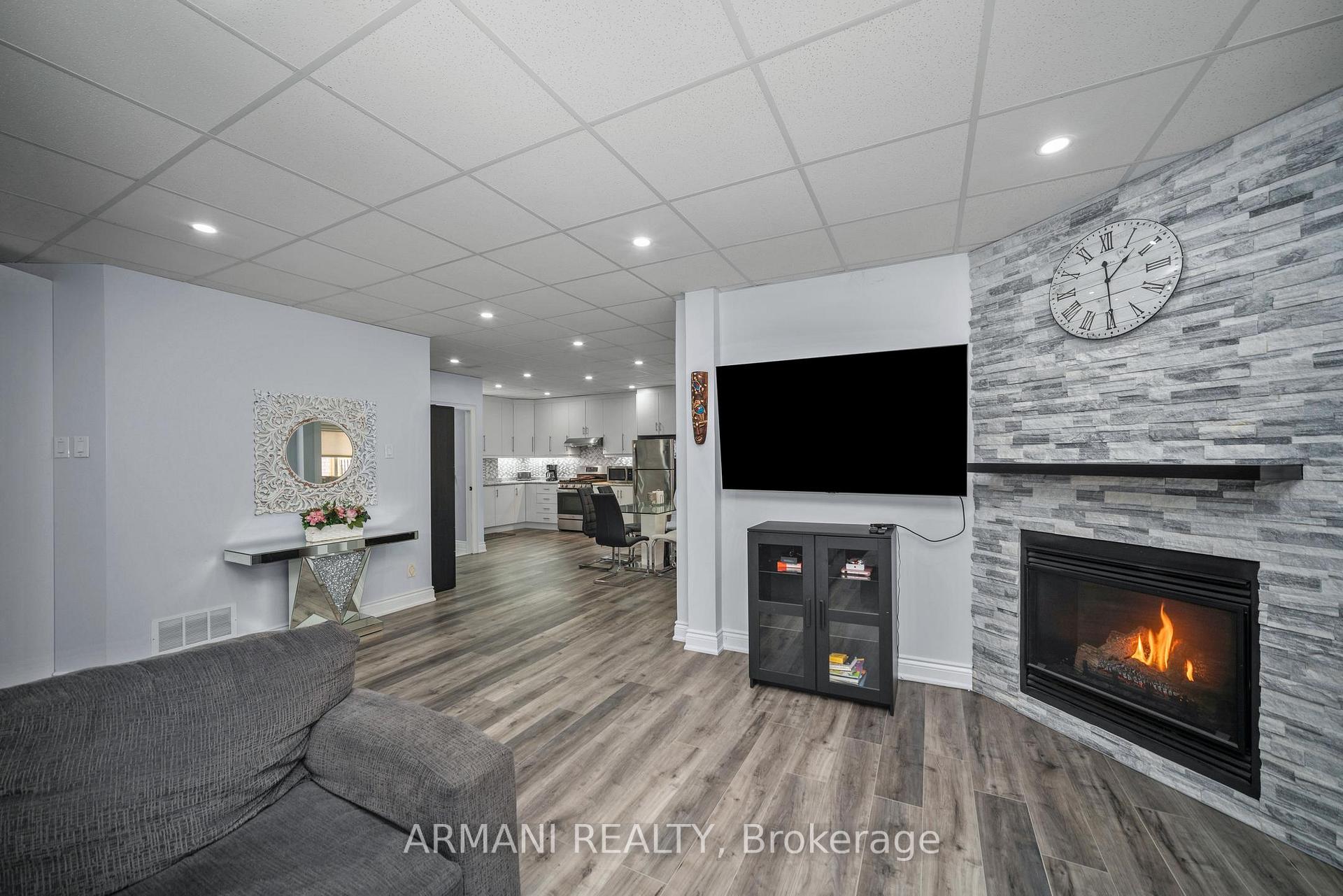 Photo 32 of 133 Blackthorn Drive, Vaughan, Maple — HOMEH