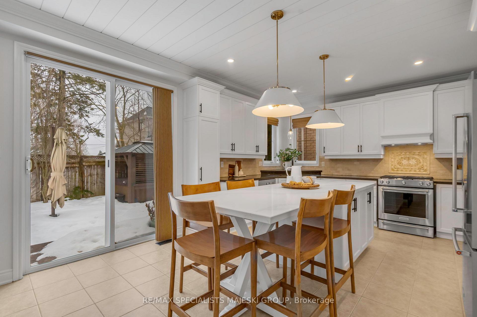 Photo 11 of 35 Vanguard Drive, Whitby, Brooklin — HOMEH