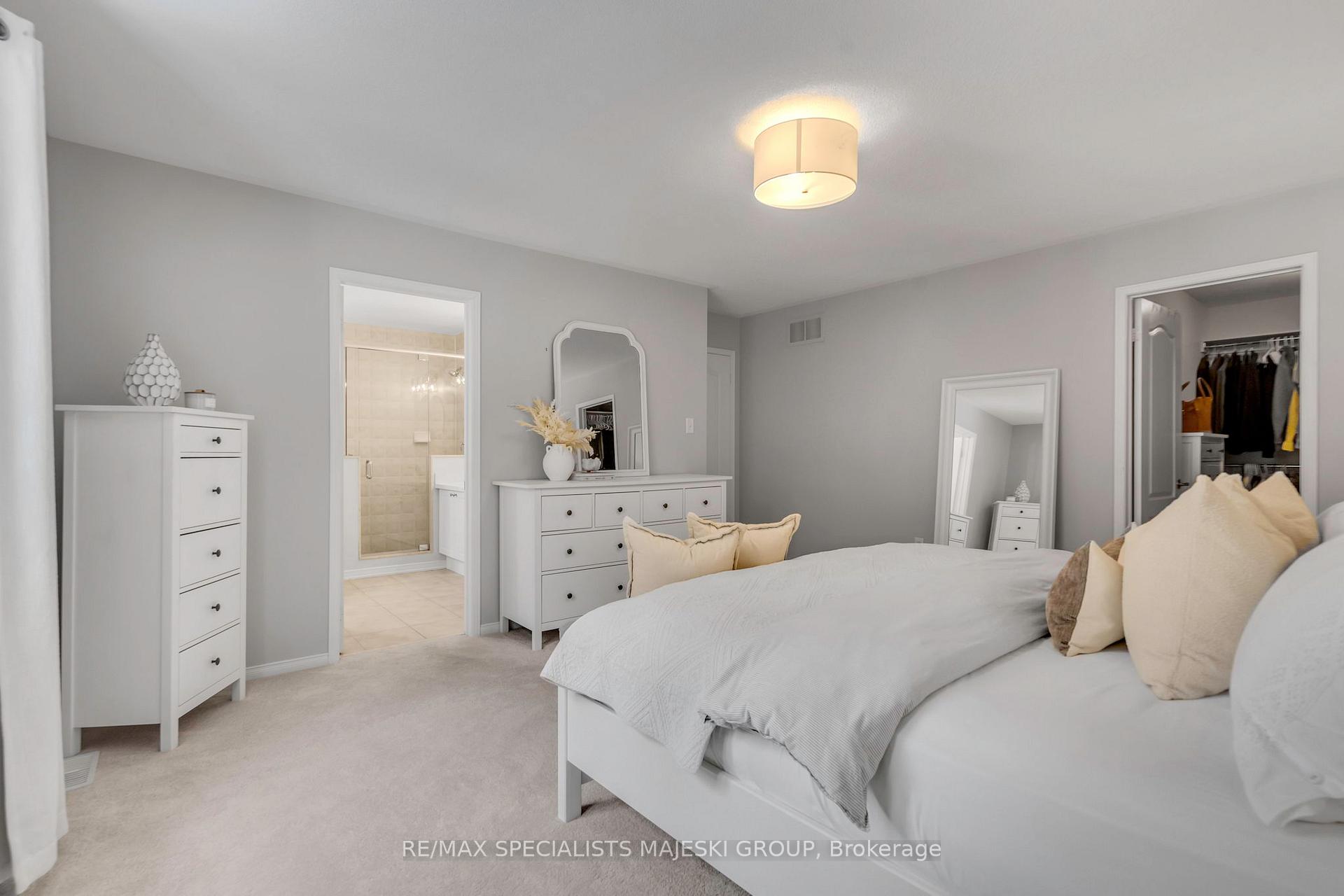 Photo 20 of 35 Vanguard Drive, Whitby, Brooklin — HOMEH