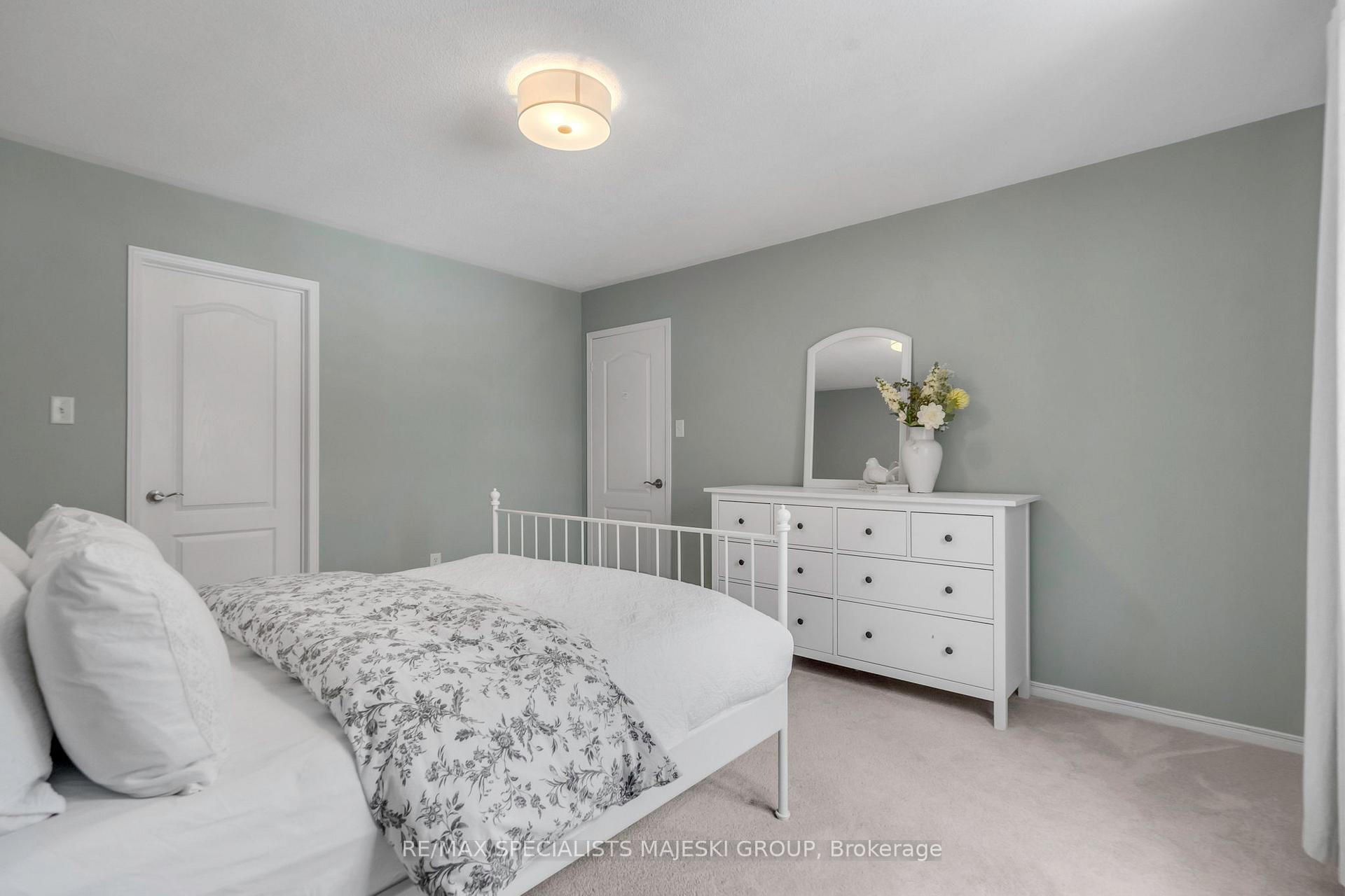 Photo 26 of 35 Vanguard Drive, Whitby, Brooklin — HOMEH