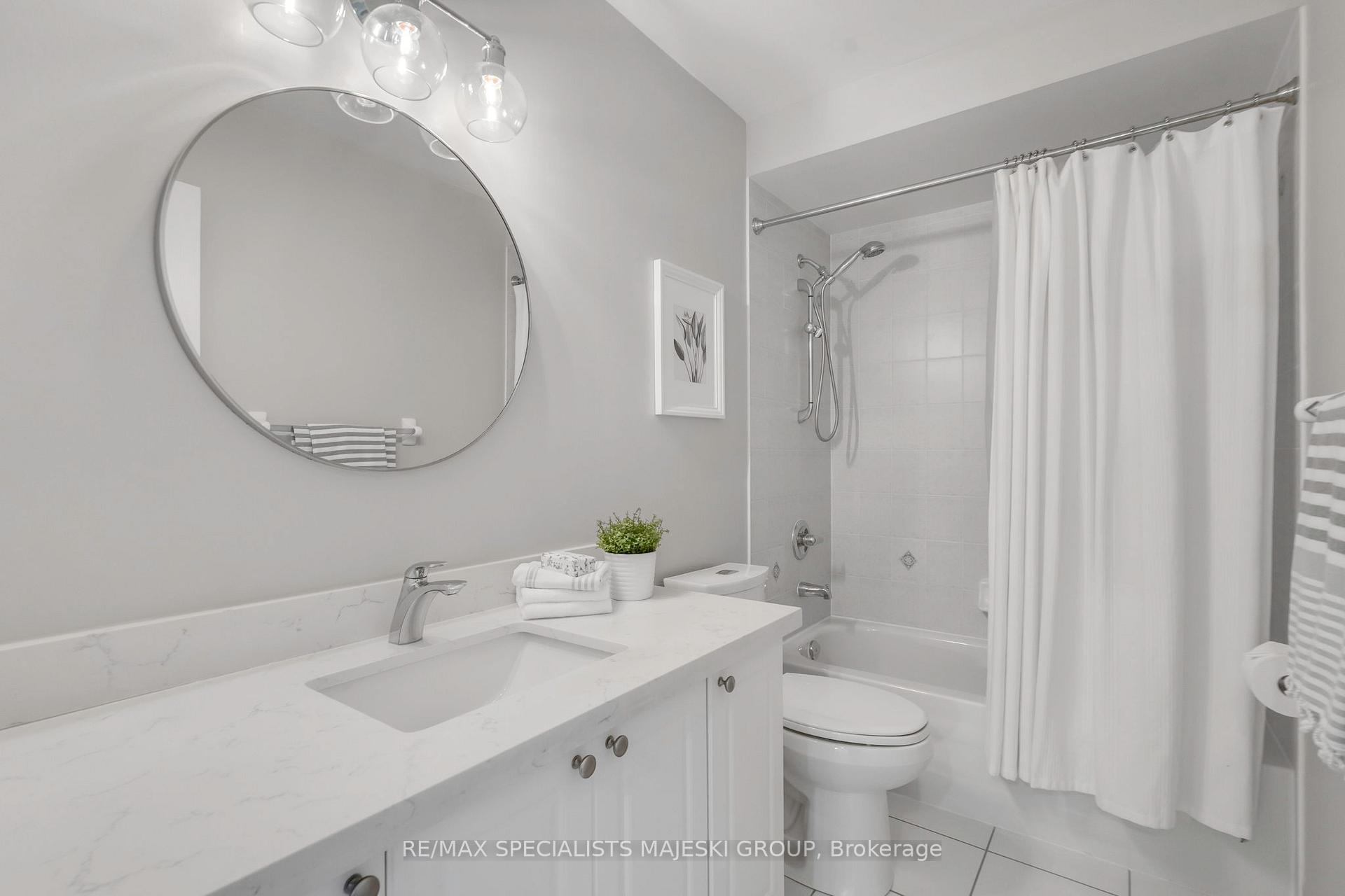 Photo 31 of 35 Vanguard Drive, Whitby, Brooklin — HOMEH