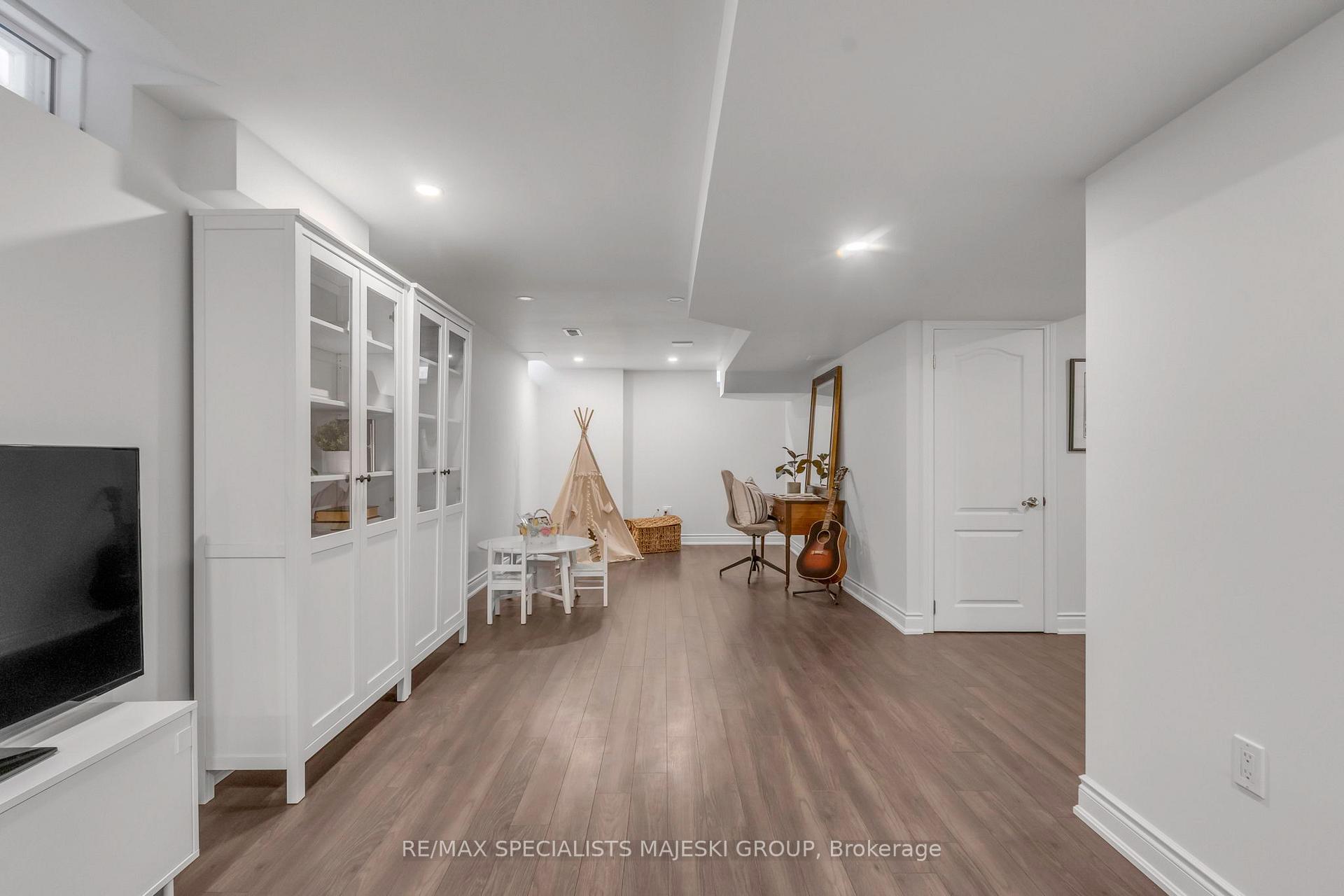 Photo 32 of 35 Vanguard Drive, Whitby, Brooklin — HOMEH