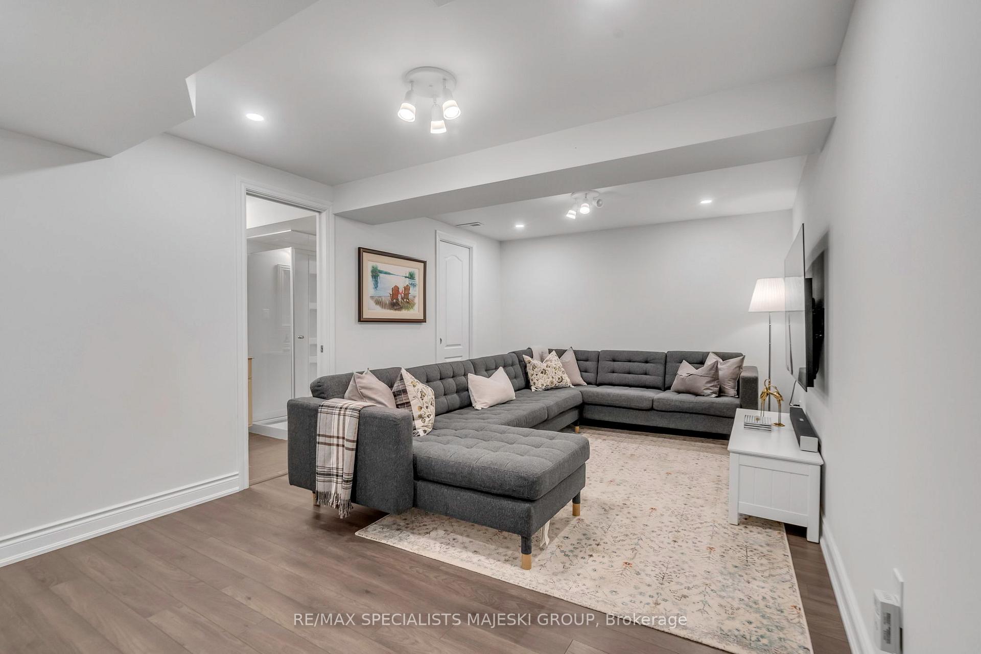 Photo 33 of 35 Vanguard Drive, Whitby, Brooklin — HOMEH