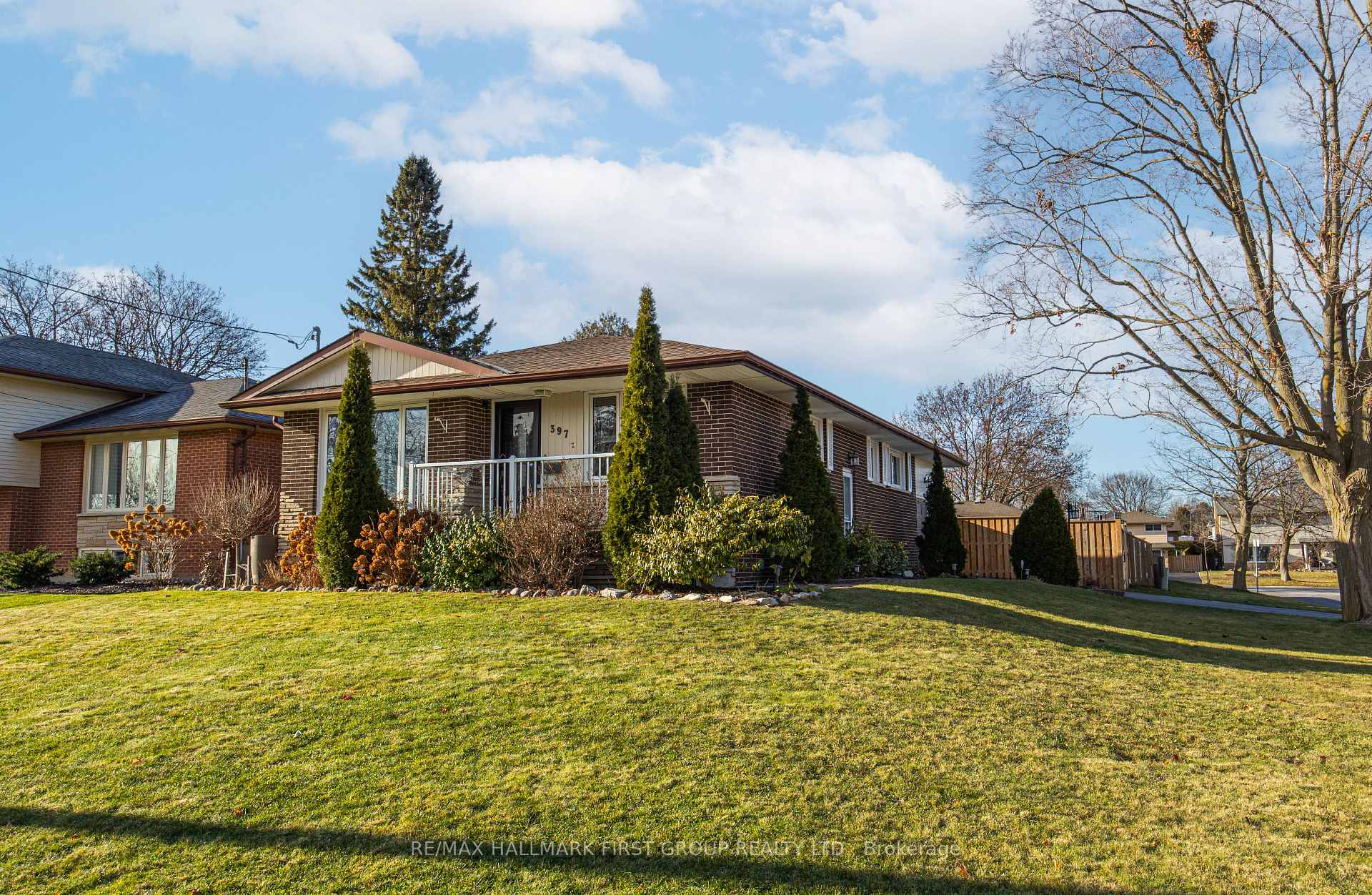 Photo 2 of 397 Bernhard Crescent, Oshawa, O'Neill — HOMEH