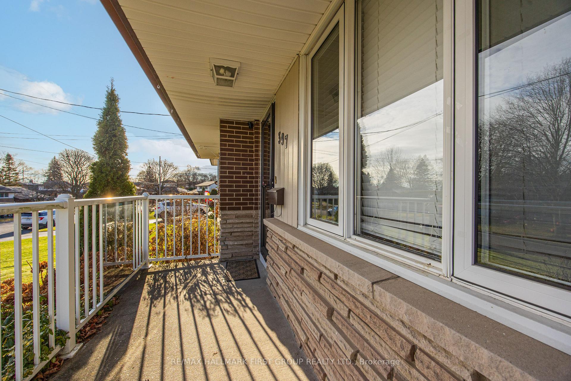 Photo 5 of 397 Bernhard Crescent, Oshawa, O'Neill — HOMEH