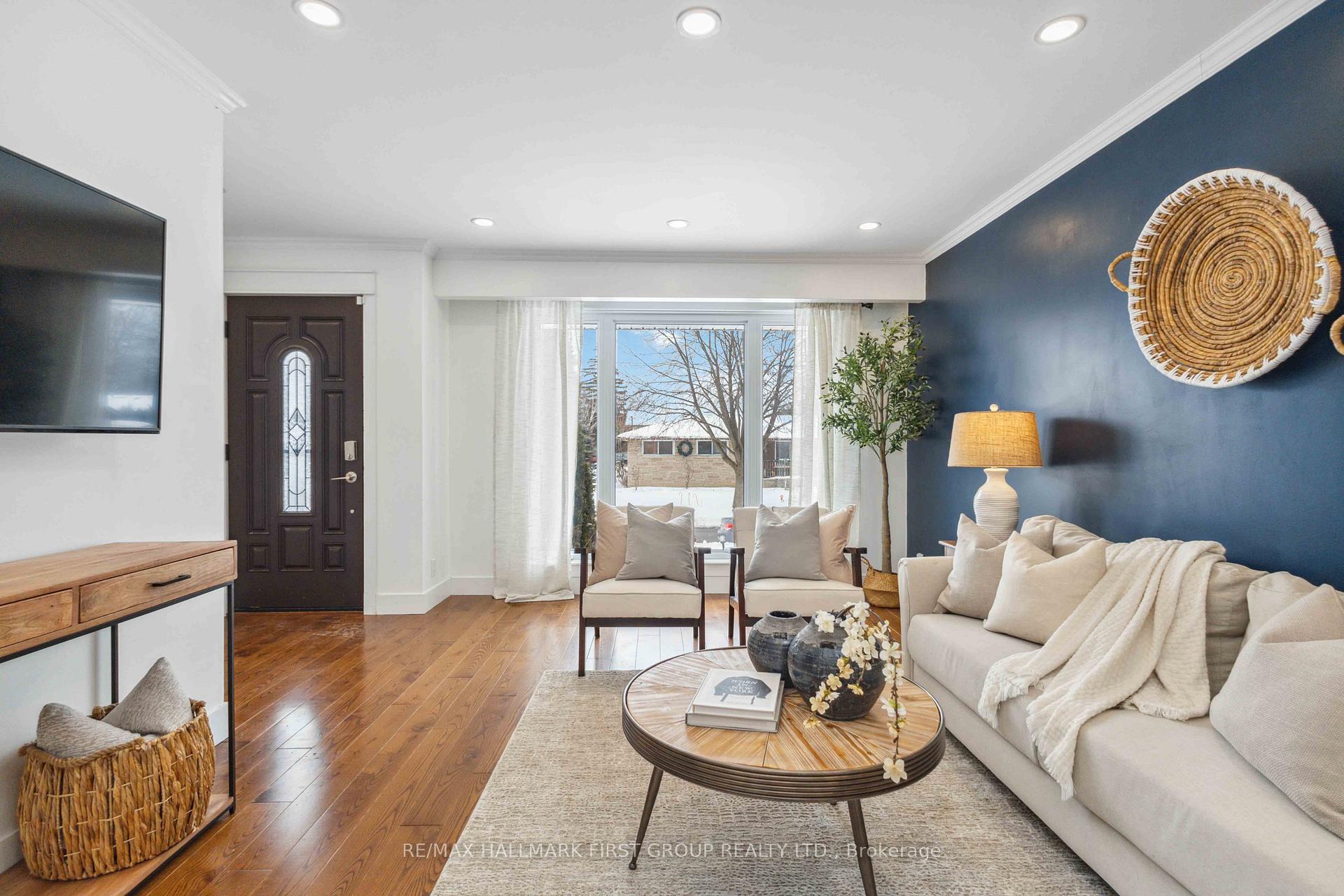 Photo 7 of 397 Bernhard Crescent, Oshawa, O'Neill — HOMEH
