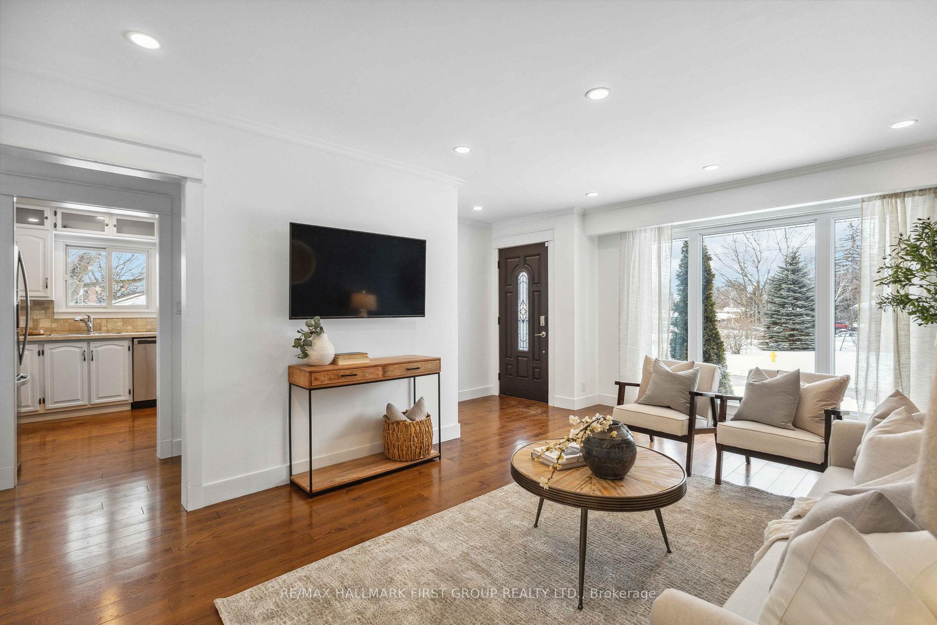 Photo 9 of 397 Bernhard Crescent, Oshawa, O'Neill — HOMEH