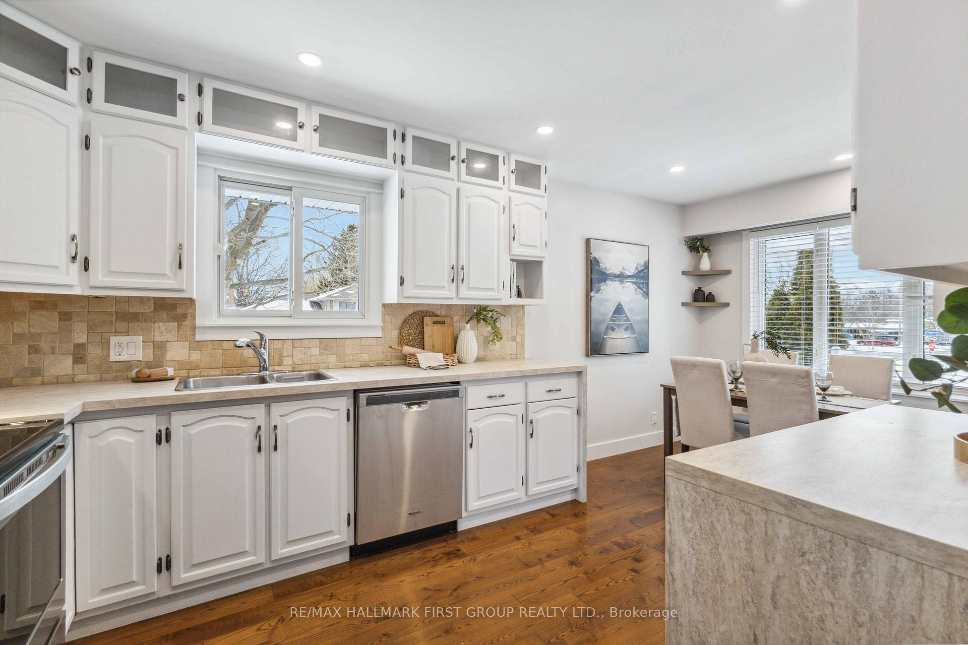Photo 13 of 397 Bernhard Crescent, Oshawa, O'Neill — HOMEH