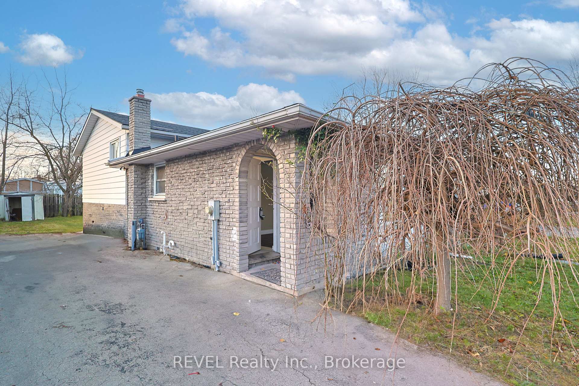 Photo 4 of 379 First Avenue, Welland, N. Welland — HOMEH