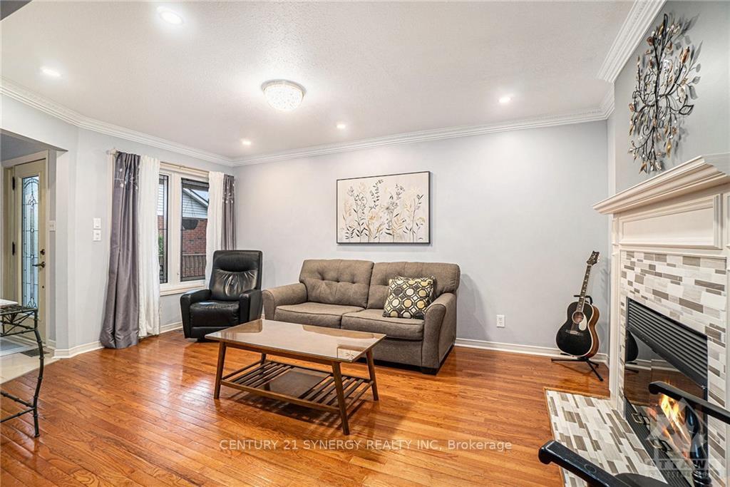 Photo 5 of 574 Pocono Crescent, Ottawa, Fallingbrook/Gardenway South — HOMEH