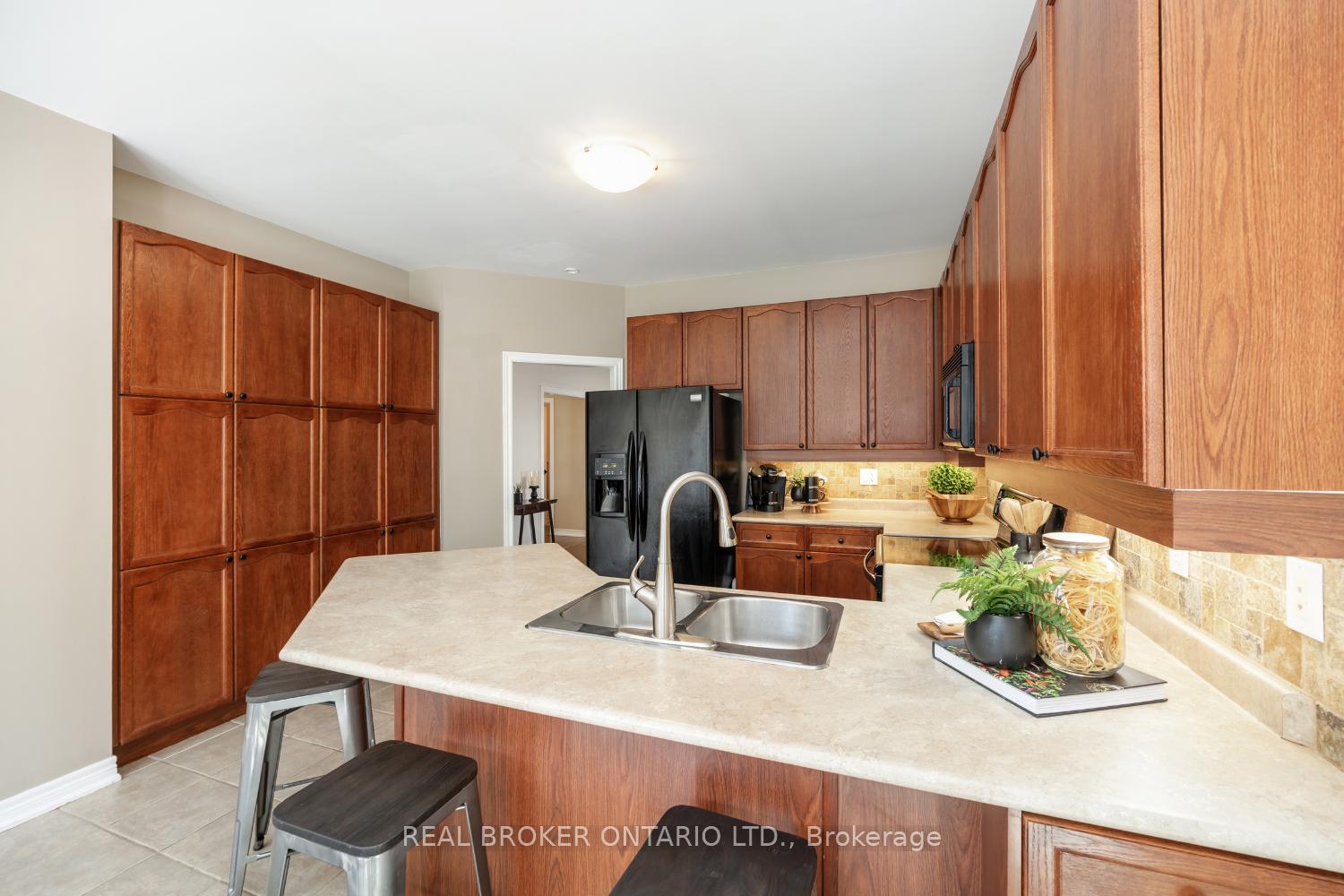 Photo 6 of 908 Coyston Drive, Oshawa, Eastdale — HOMEH