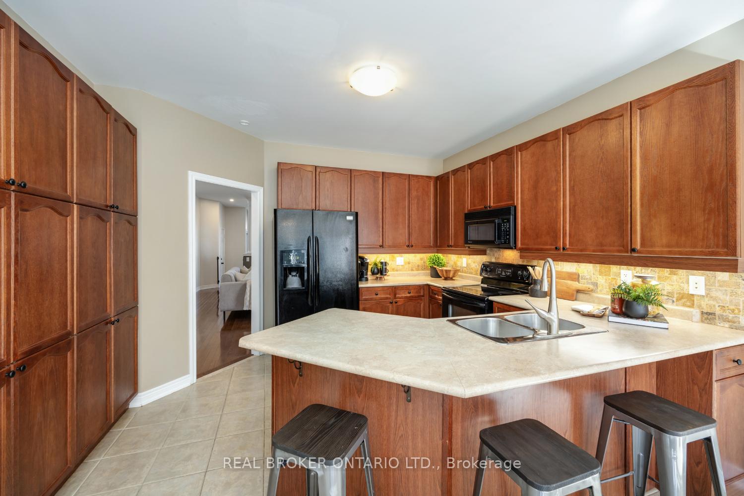Photo 7 of 908 Coyston Drive, Oshawa, Eastdale — HOMEH