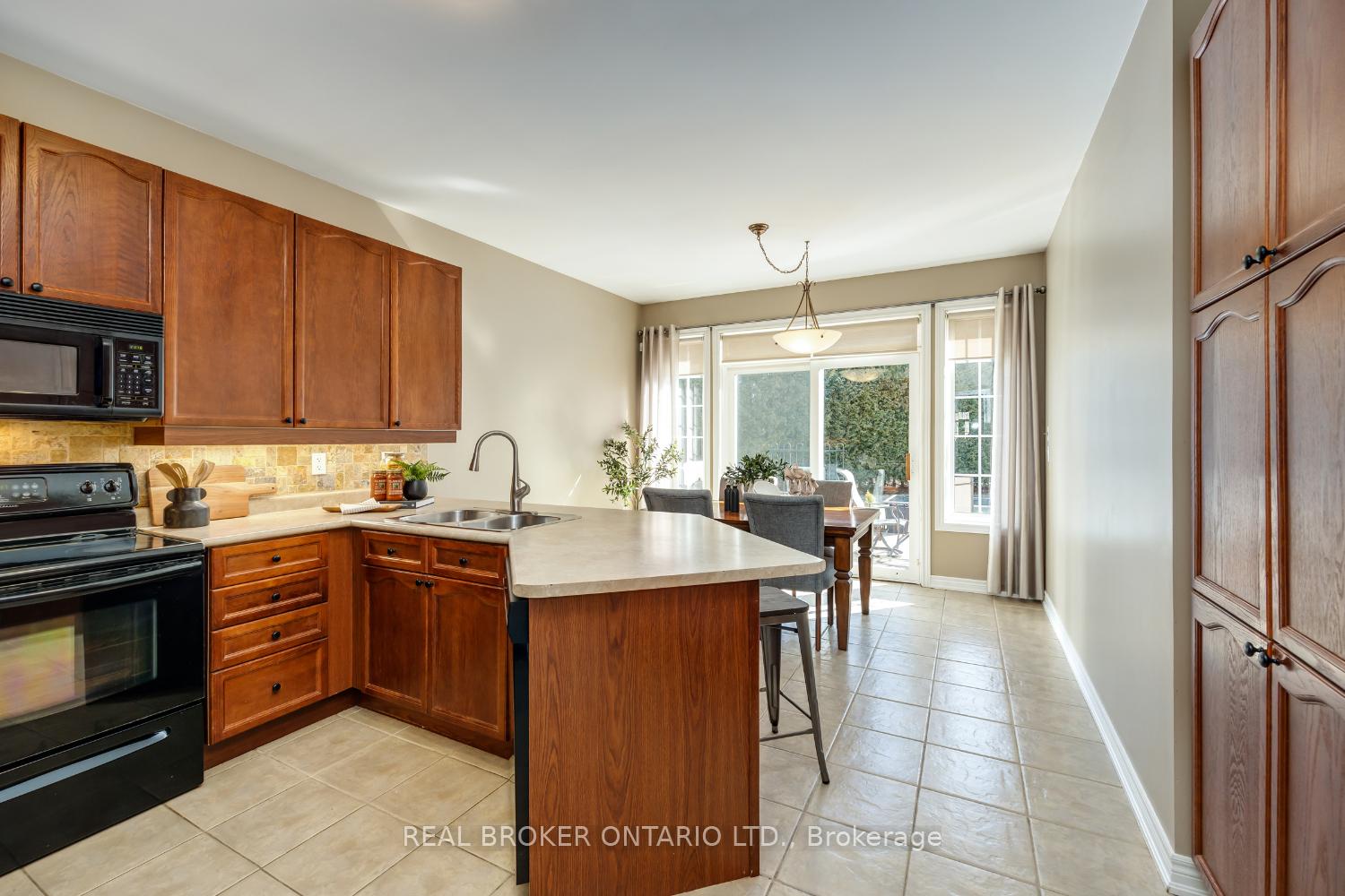 Photo 8 of 908 Coyston Drive, Oshawa, Eastdale — HOMEH