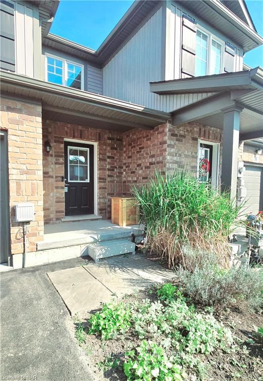 Front of 100 Roselawn Crescent