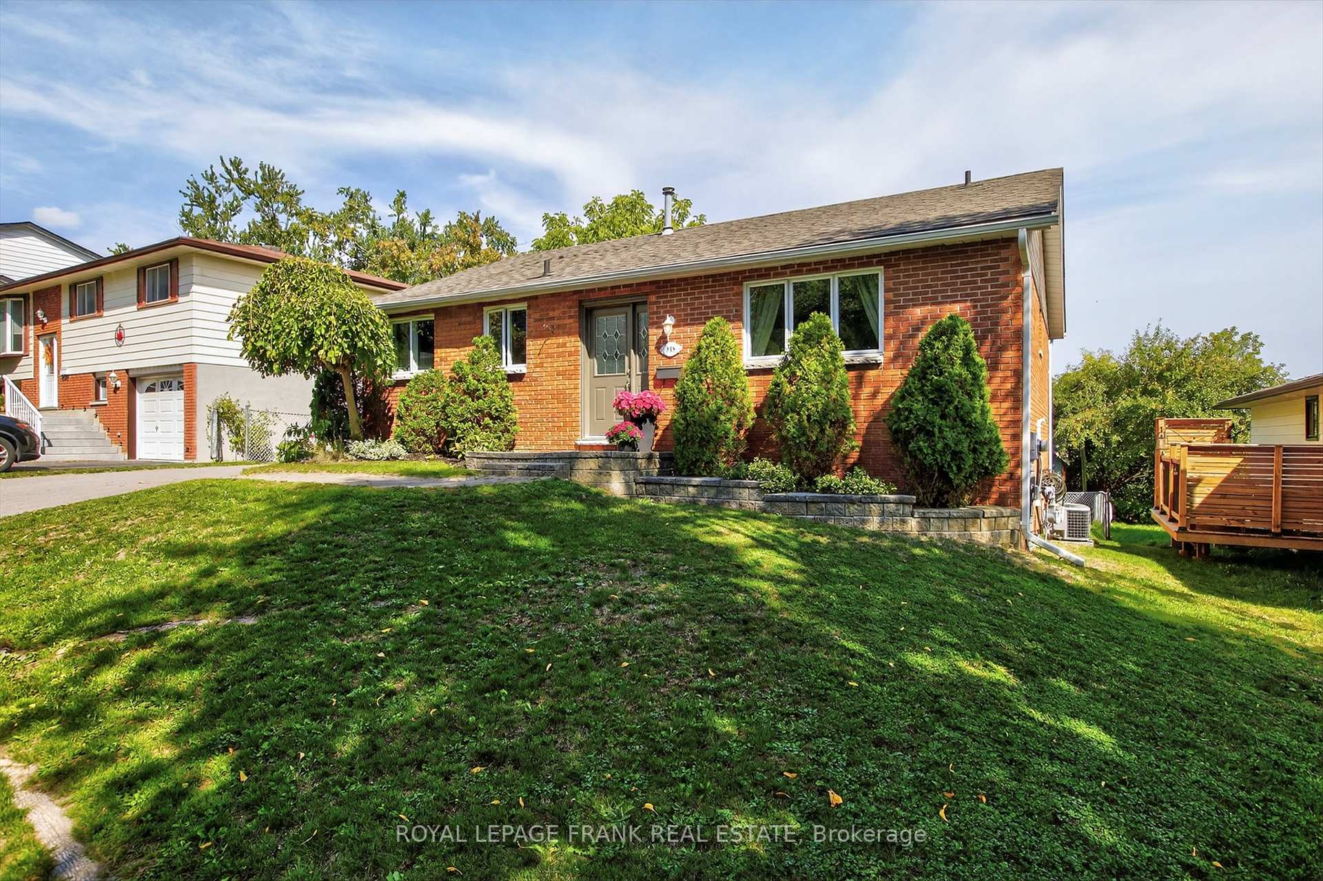 Photo 2 of 948 Golfview Road, Peterborough, Otonabee Ward 1 — HOMEH