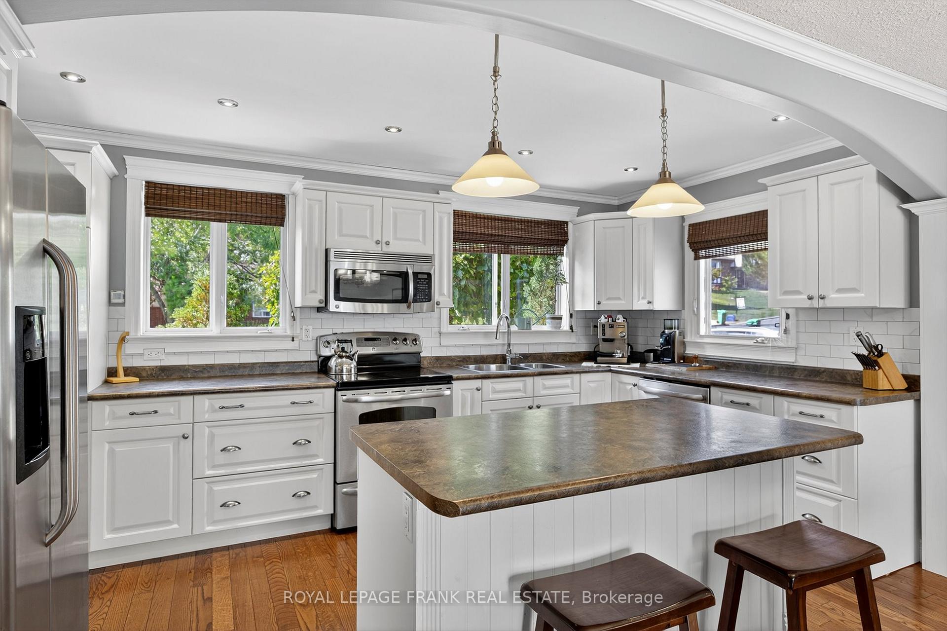 Photo 6 of 948 Golfview Road, Peterborough, Otonabee Ward 1 — HOMEH