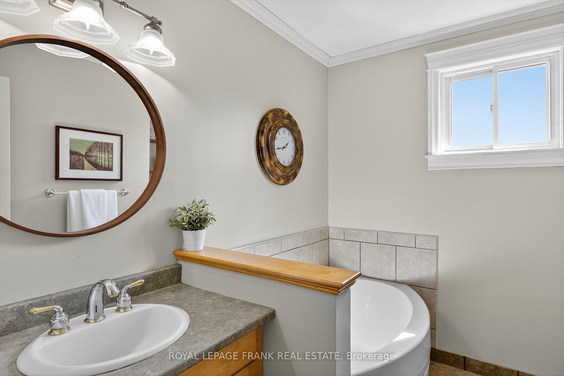 Photo 16 of 948 Golfview Road, Peterborough, Otonabee Ward 1 — HOMEH