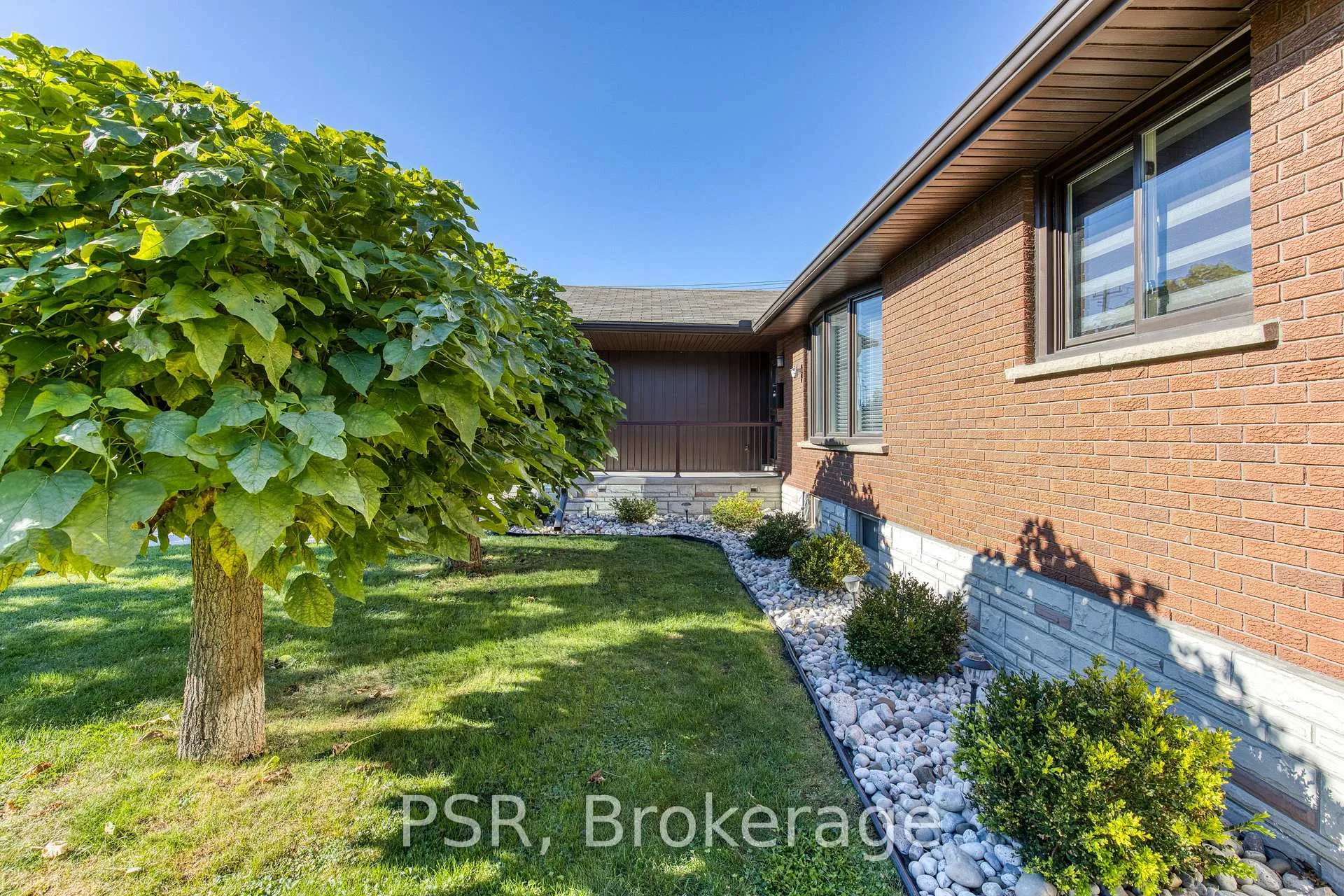 Photo 2 of 24 Burbank Road, Kitchener — HOMEH
